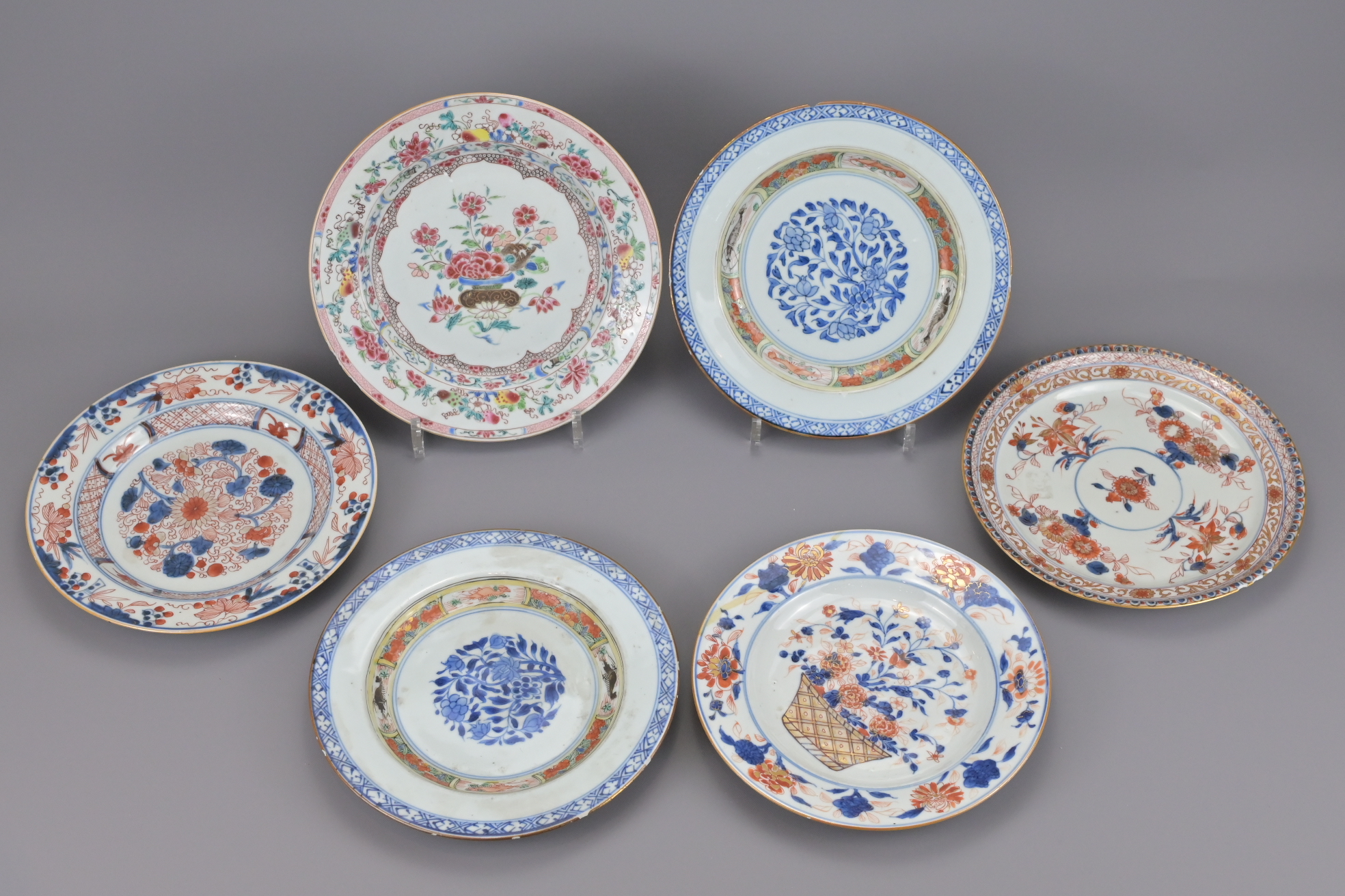 SIX CHINESE FAMILLE ROSE EXPORT PORCELAIN PLATES