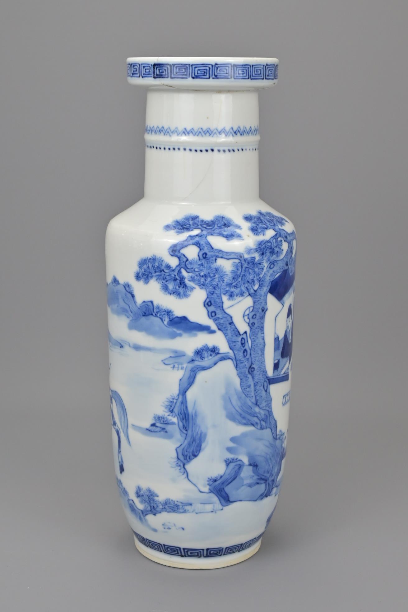 A CHINESE BLUE AND WHITE PORCELAIN ROULEAU VASE - Image 3 of 7