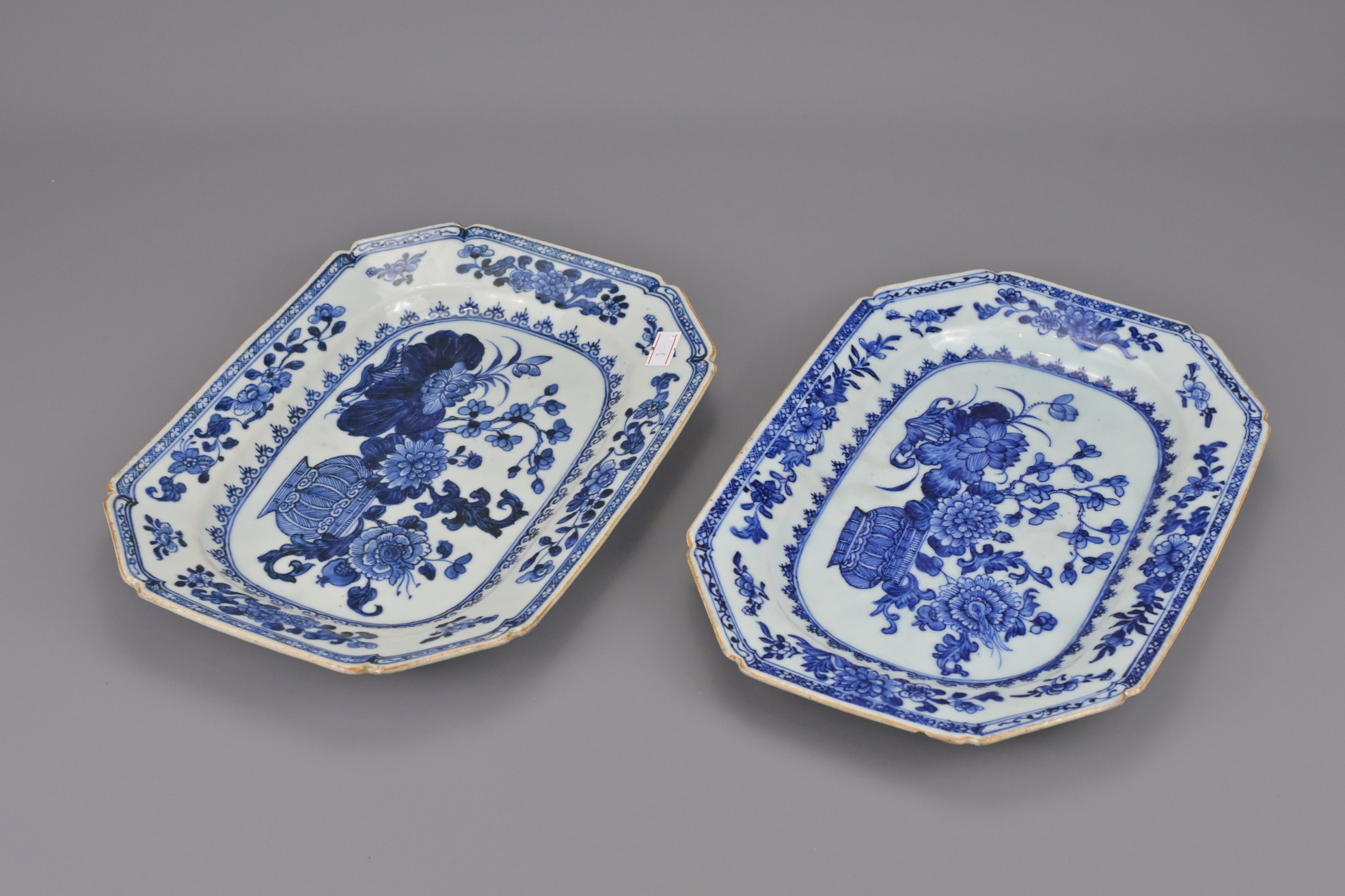 A PAIR OF CHINESE BLUE AND WHITE PORCELAIN PLATTERS - Image 3 of 3