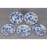 A SET OF FIVE CHINESE 18TH CENTURY BLUE AND WHITE PORCELAIN PLATES