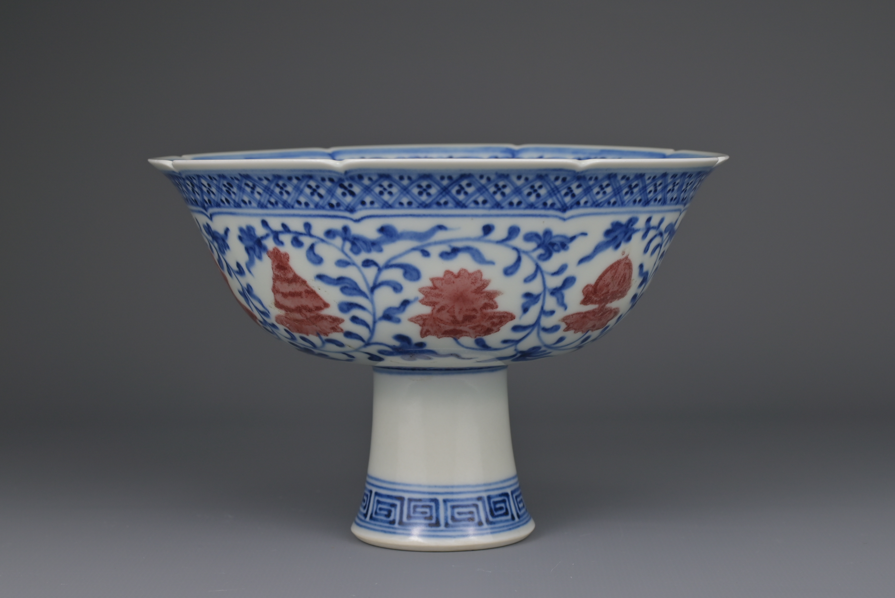 CHINESE UNDERGLAZE BLUE AND RED ‘BAJIXIANG’ PORCELAIN LOBED STEM CUP, QIANLONG MARK - Image 2 of 7