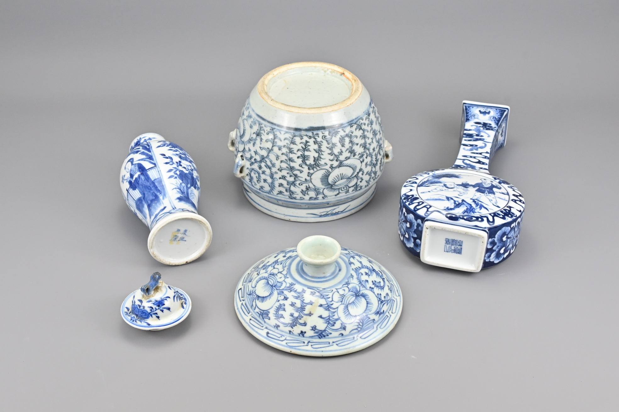 Three Vintage Chinese Blue and White Porcelain Ite - Image 3 of 3