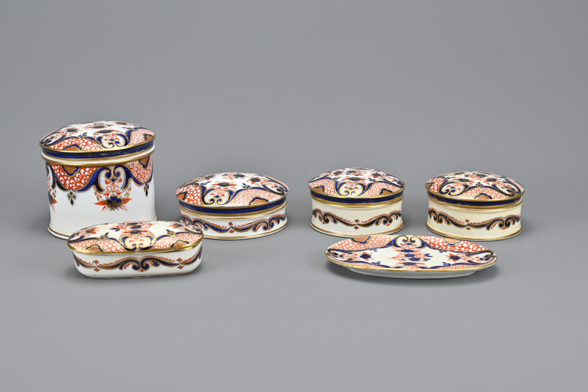 A Set of Six T.A & S.Green Staffordshire Knot Imari Design Porcelain Dressing Table Accessories - Image 4 of 4