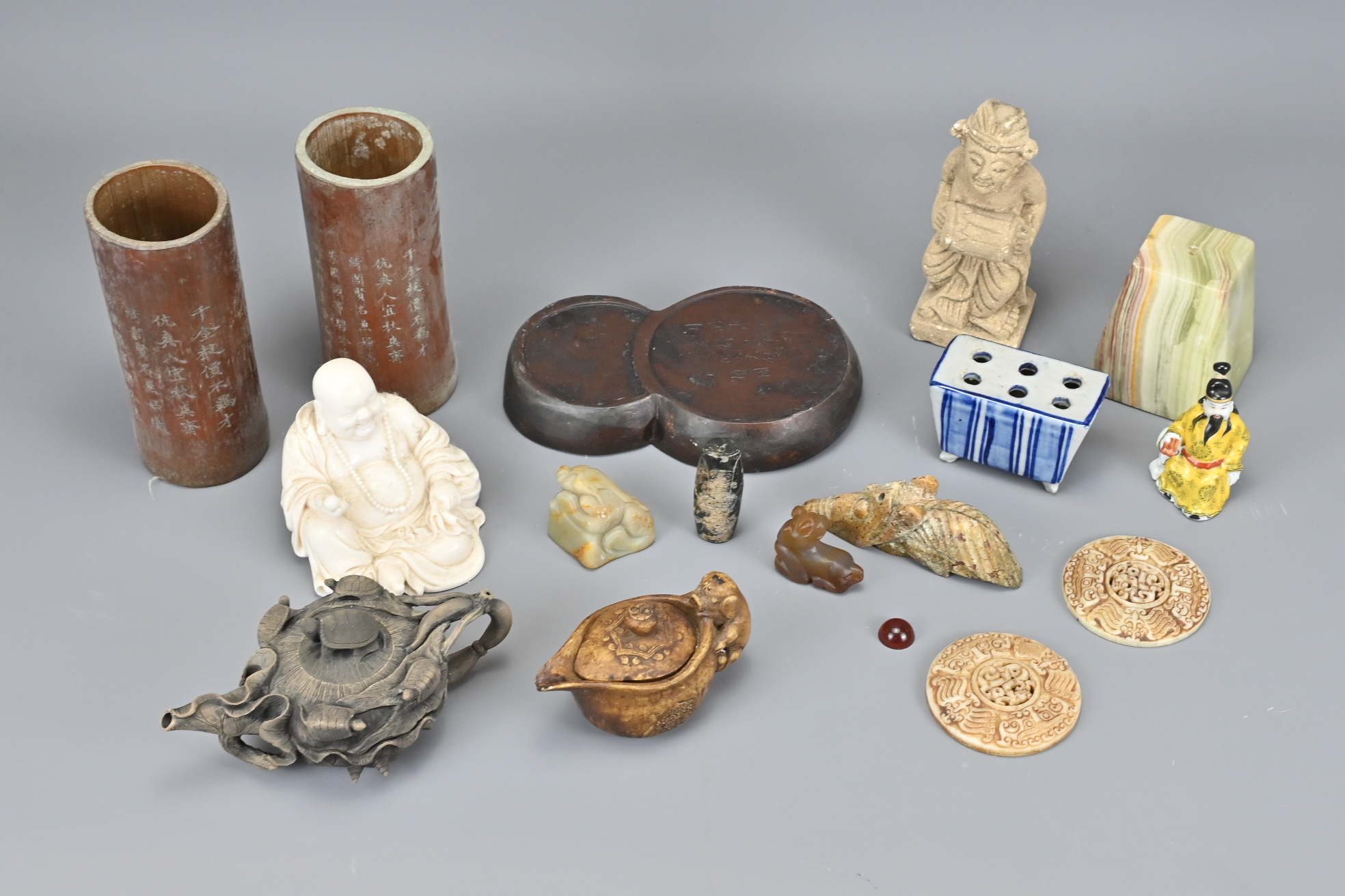 An Assortment of Sixteen Chinese Ornamental Items - Image 2 of 2