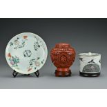 Two Chinese porcelain items including a plate and pot with cover on stand with six character seal