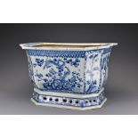 A large Chinese 19th century blue and white porcelain jardiniere. The lobed body with a flat