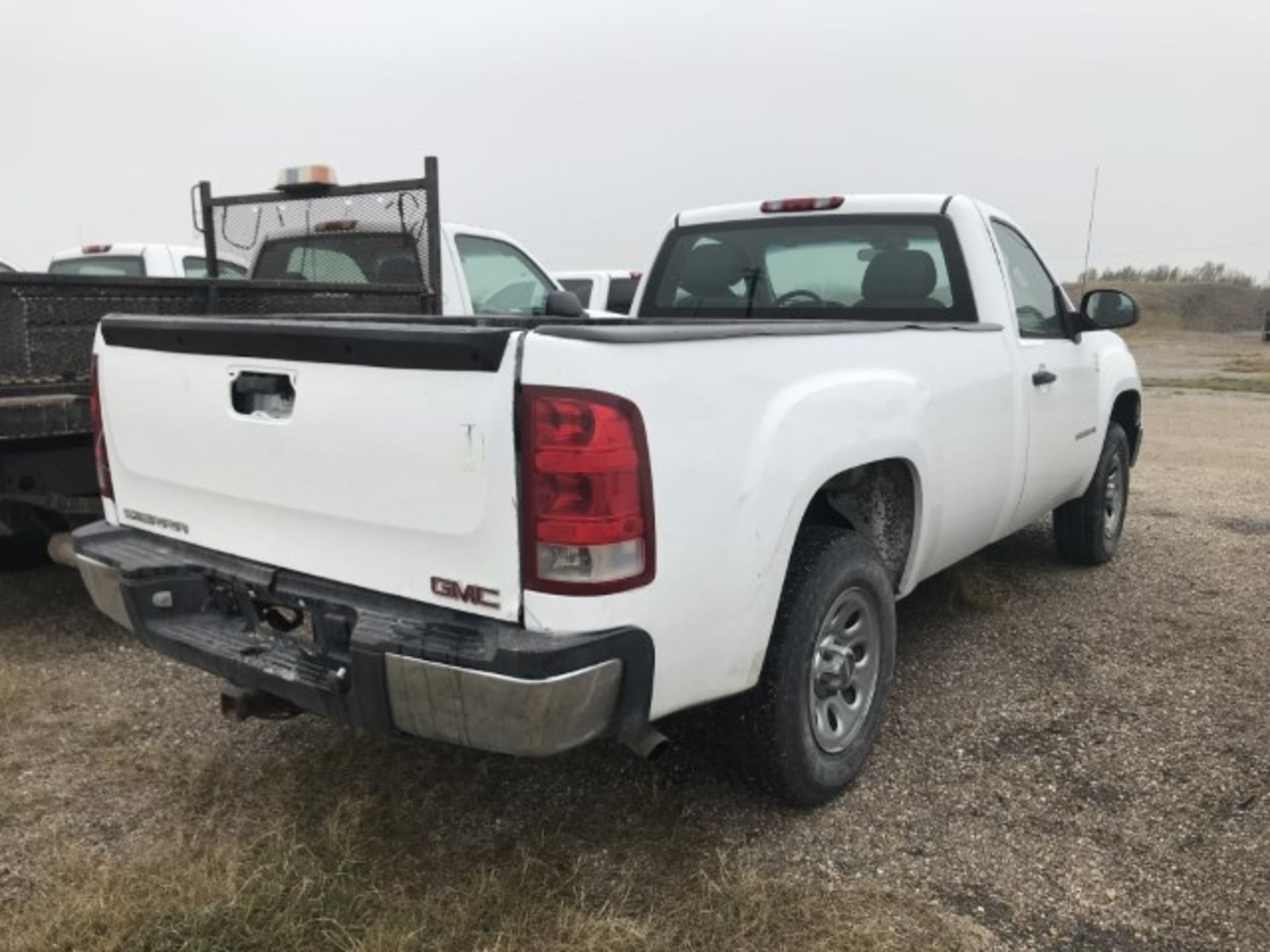 2008 GMC Sierra VIN: 1GTEC14C78Z900358 Odometer States: 203,662 Color: Whit - Image 3 of 6