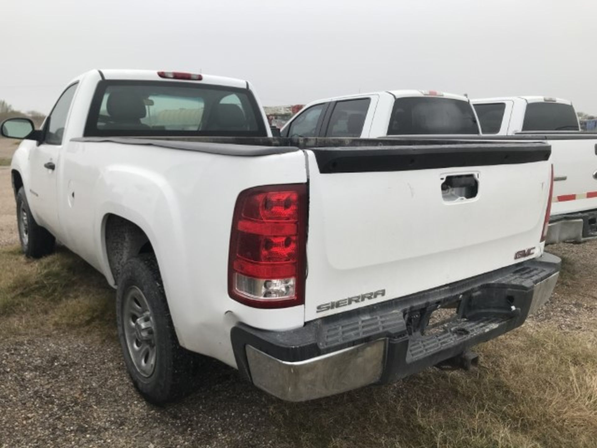 2008 GMC Sierra VIN: 1GTEC14C78Z900358 Odometer States: 203,662 Color: Whit - Image 4 of 6