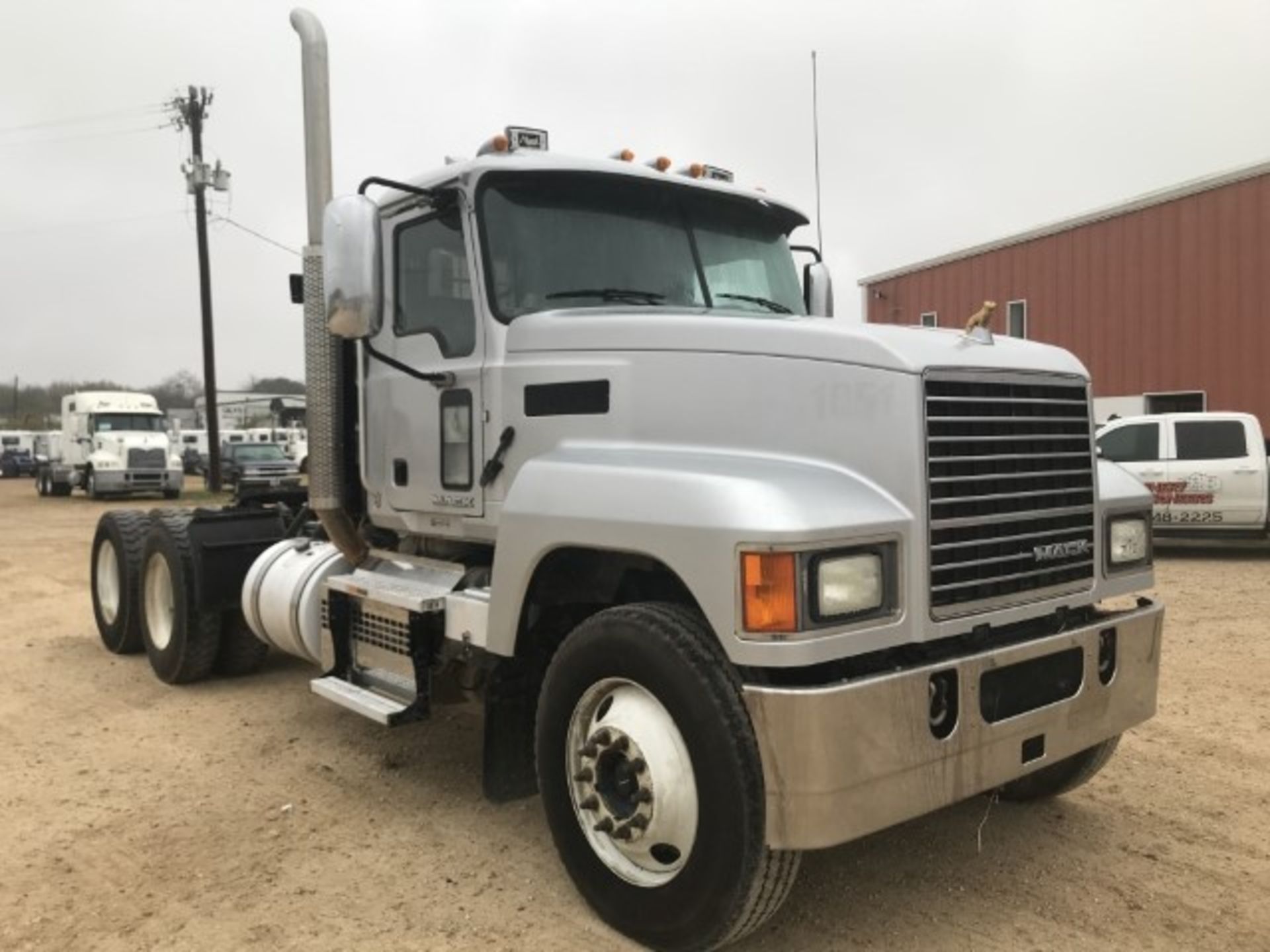 2018 Mack CHU613 VIN: 1M1AN07Y0JM027677 Odometer States: 166,004 Color: Gra - Image 2 of 8