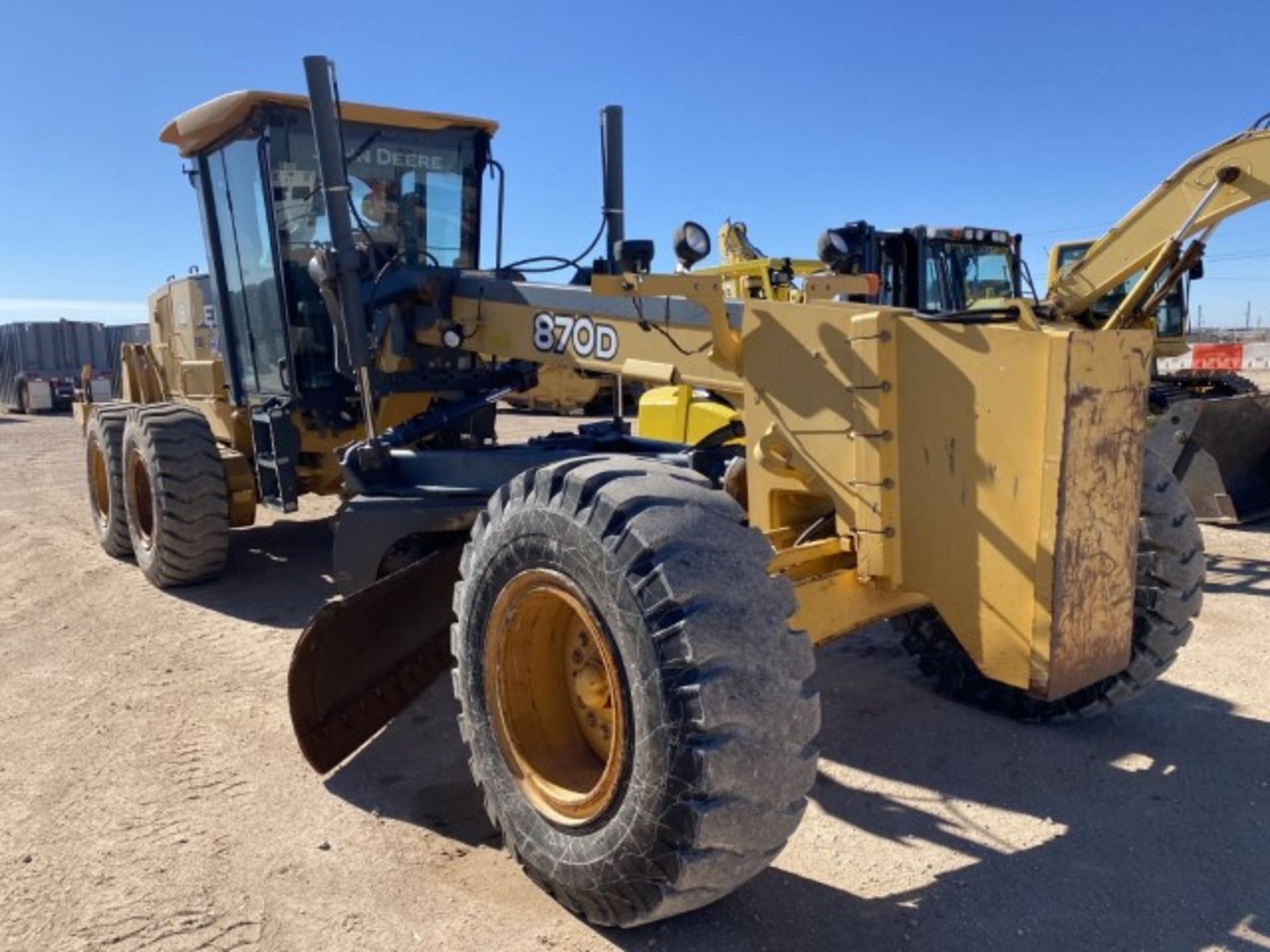 JOHN DEERE 870D Motorgrader JOHN DEERE 870D Motorgrader VIN/SN: DE870DX6114 - Image 2 of 6