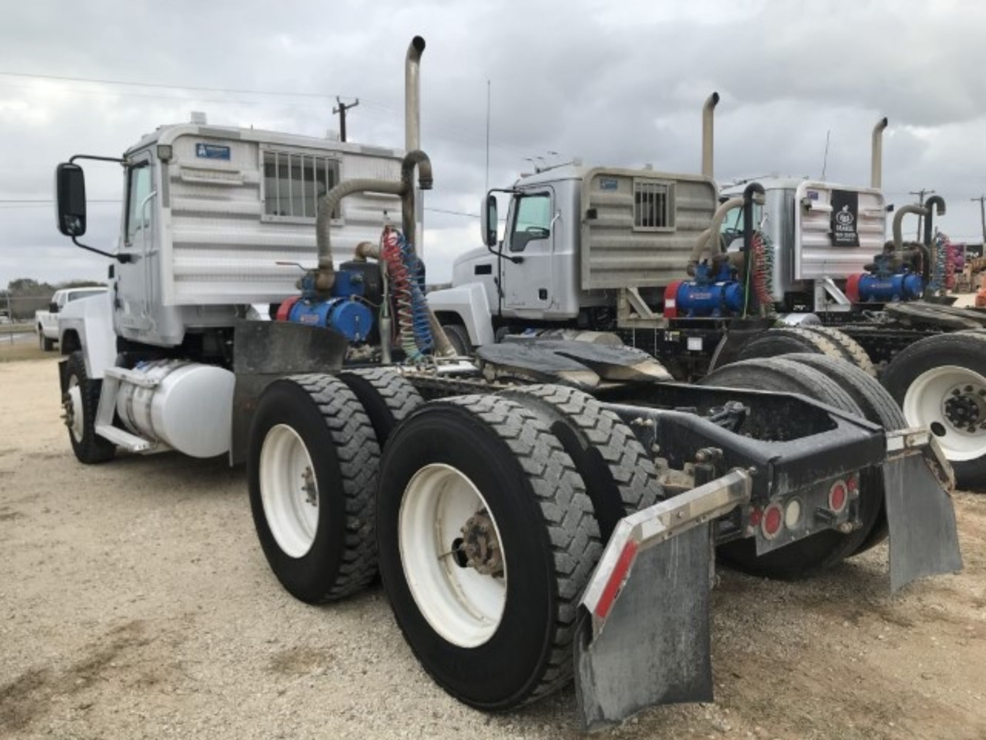 2018 Mack CHU613 VIN: 1M1AN07Y2JM027678 Odometer States: 151,182 Color: Gra - Image 4 of 8