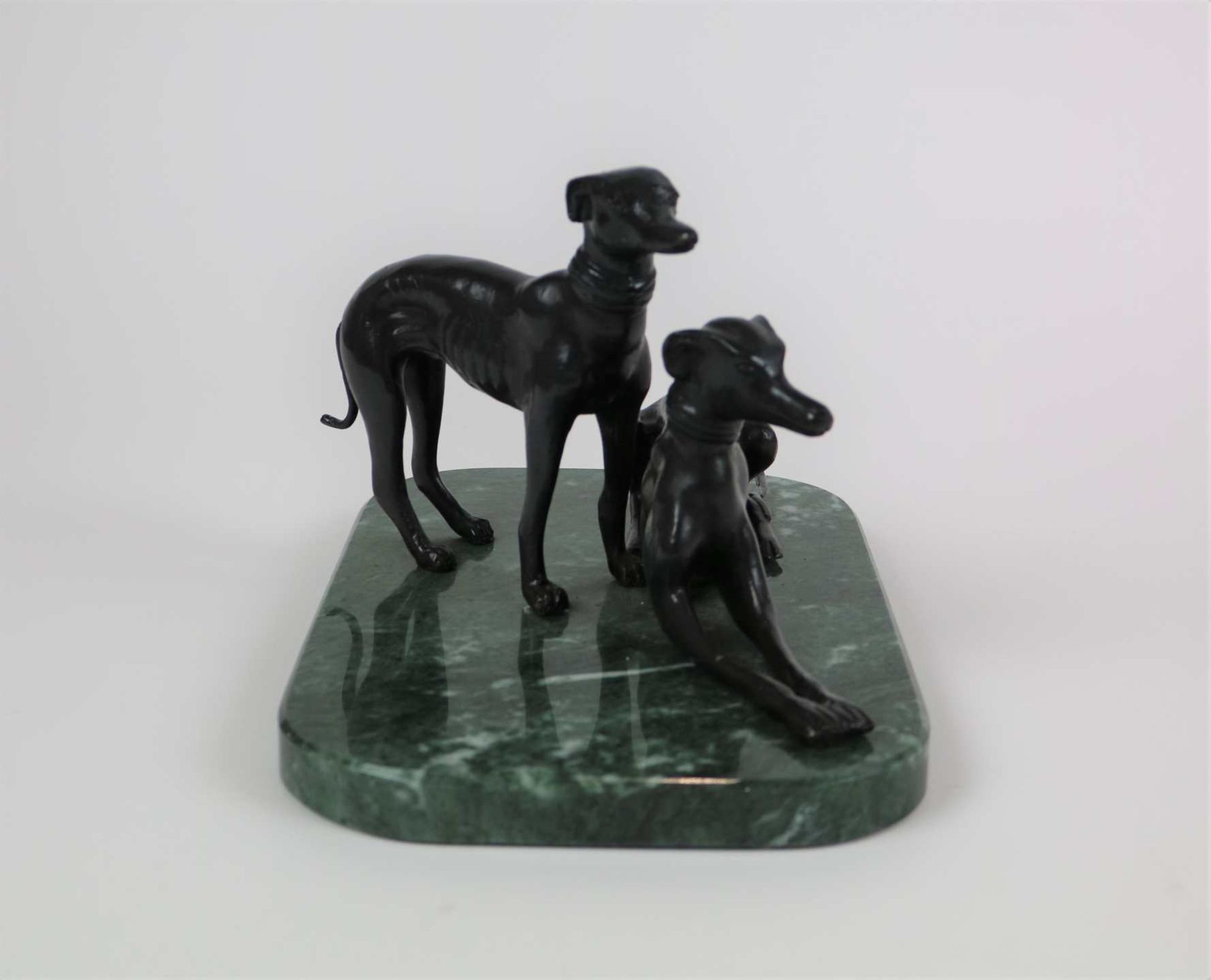 Bronze greyhounds on marble base - Bild 2 aus 4