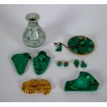 Lot with a Korean vase and malachite items