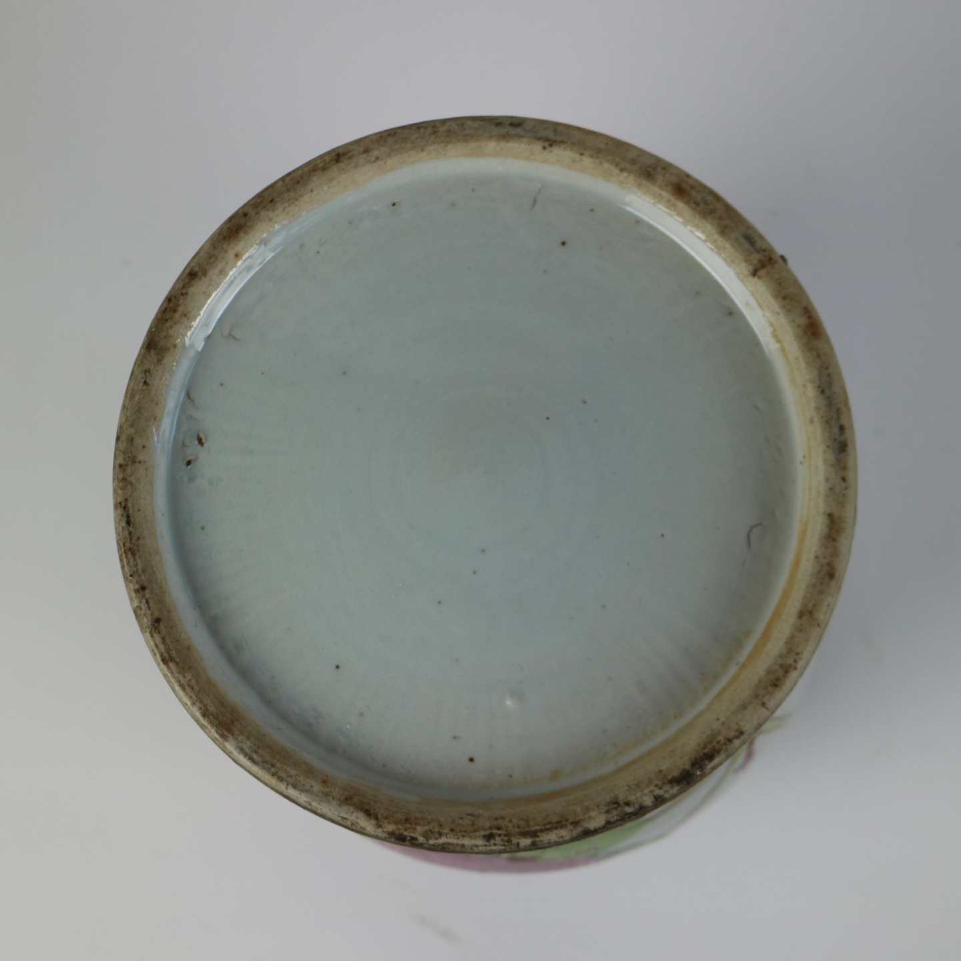 A Chinese vase with floral design and cover - Image 8 of 8
