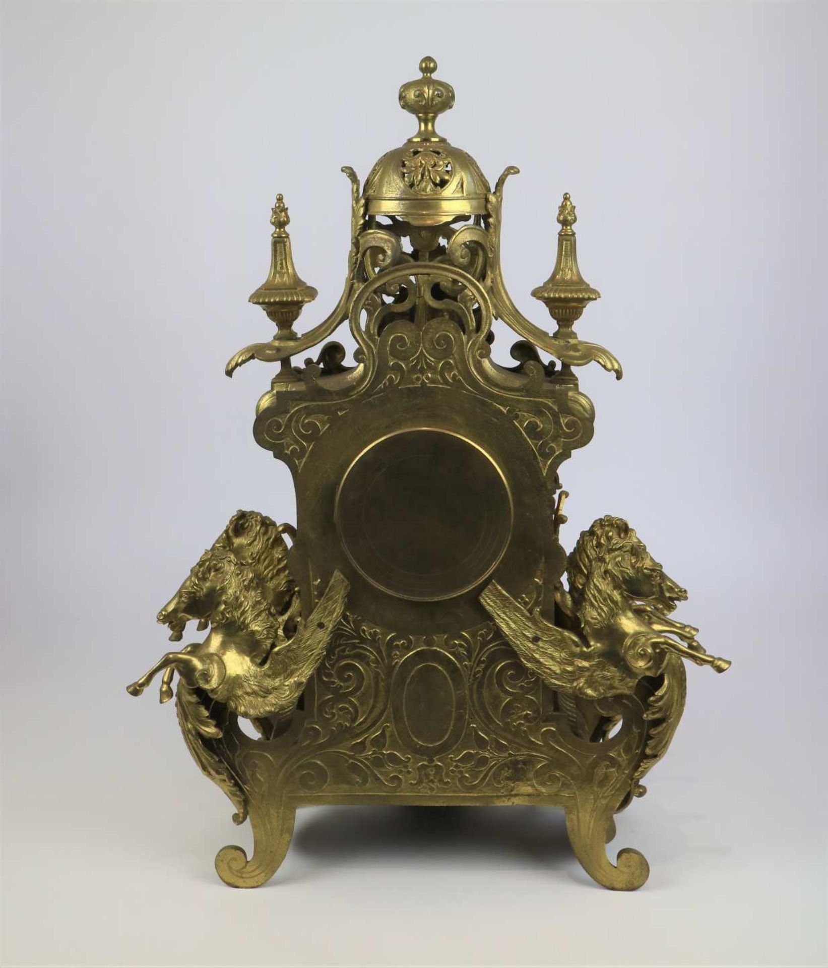 An imposing ormolu mantelpiece with candlesticks - Bild 3 aus 6