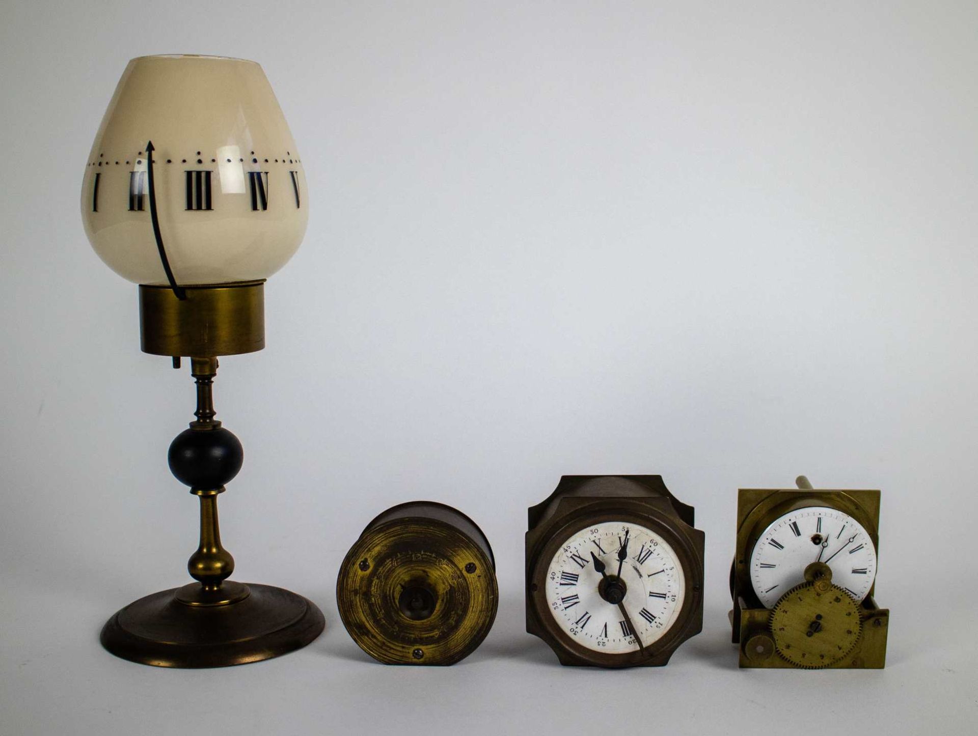 Pendule veilleuse and 3 messing clocks