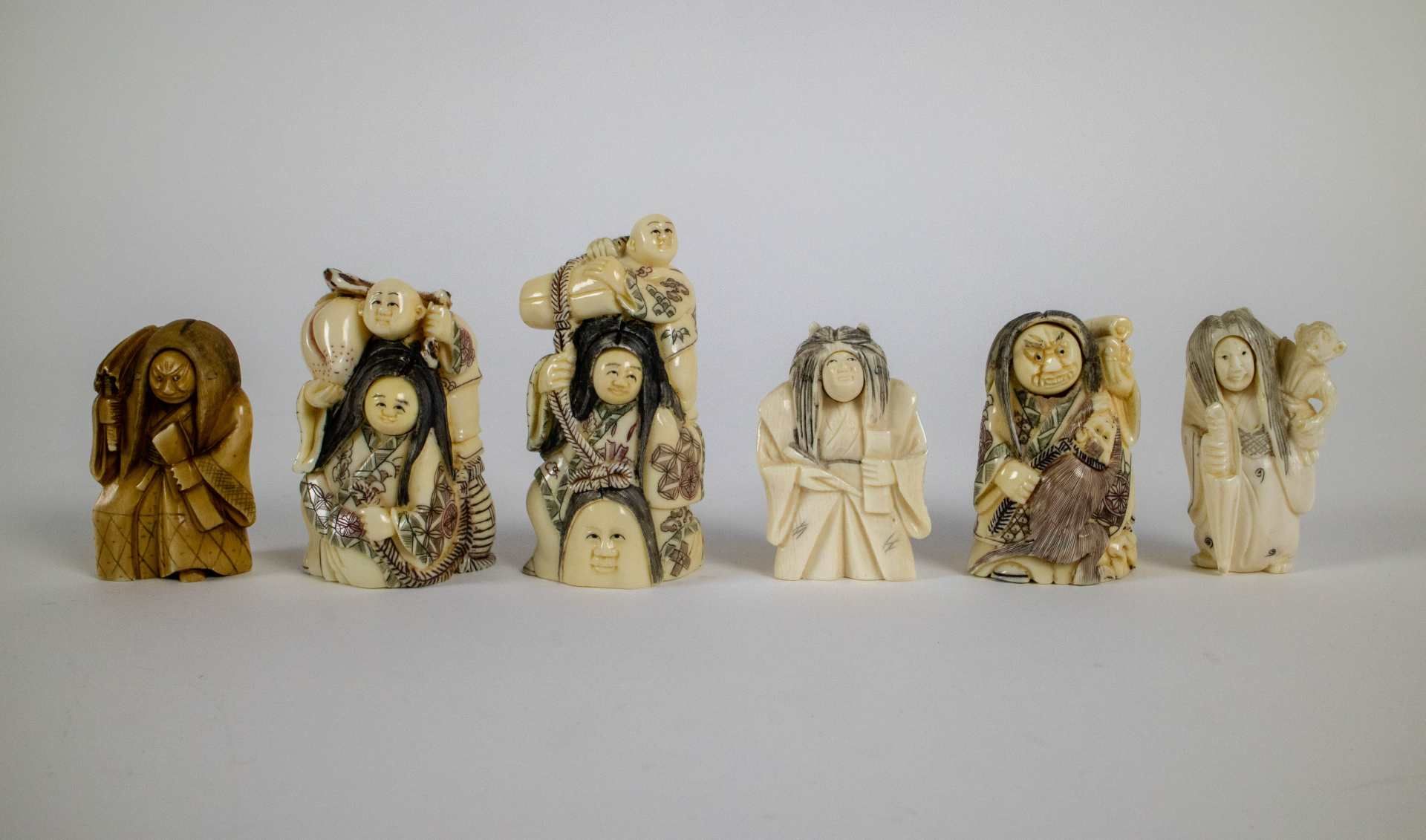 Lot with 6 Japanese carved ivory netsukes