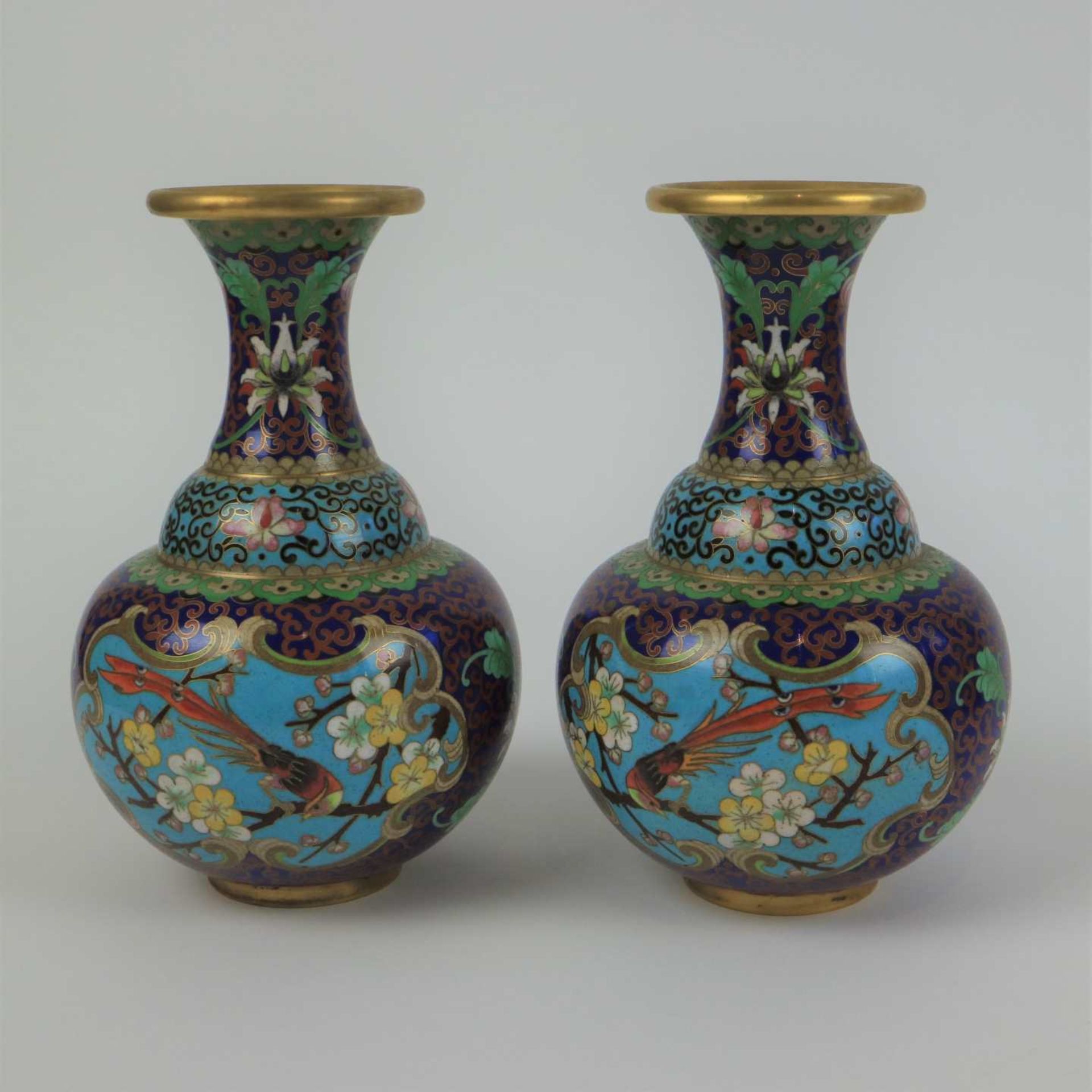 Lot of 4 Chinese cloisonné vases and 2 bowls - Bild 3 aus 6