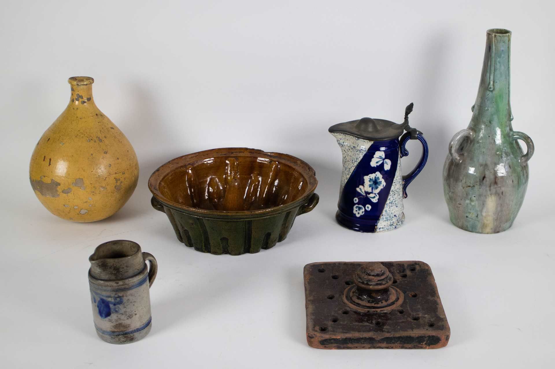 Lot with various earthware