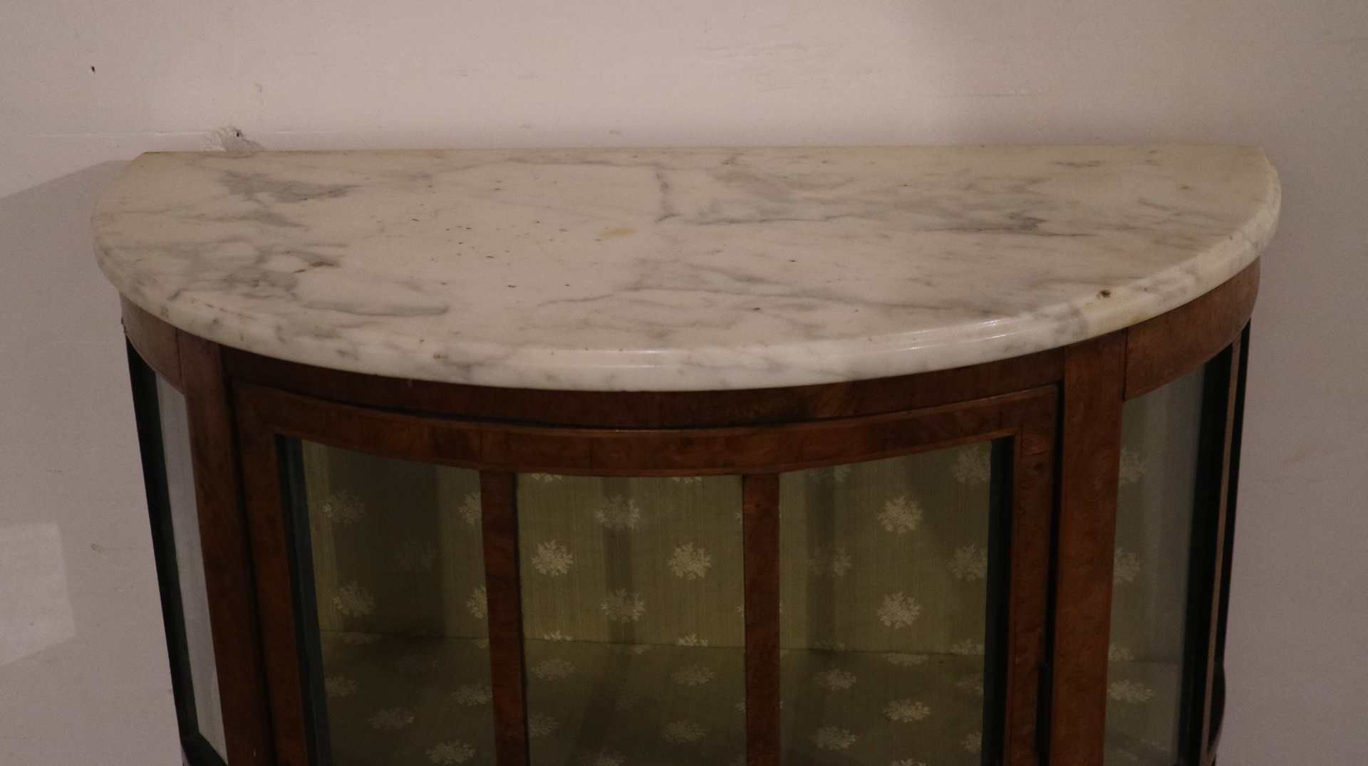 Display cabinet with white marble top - Bild 2 aus 2