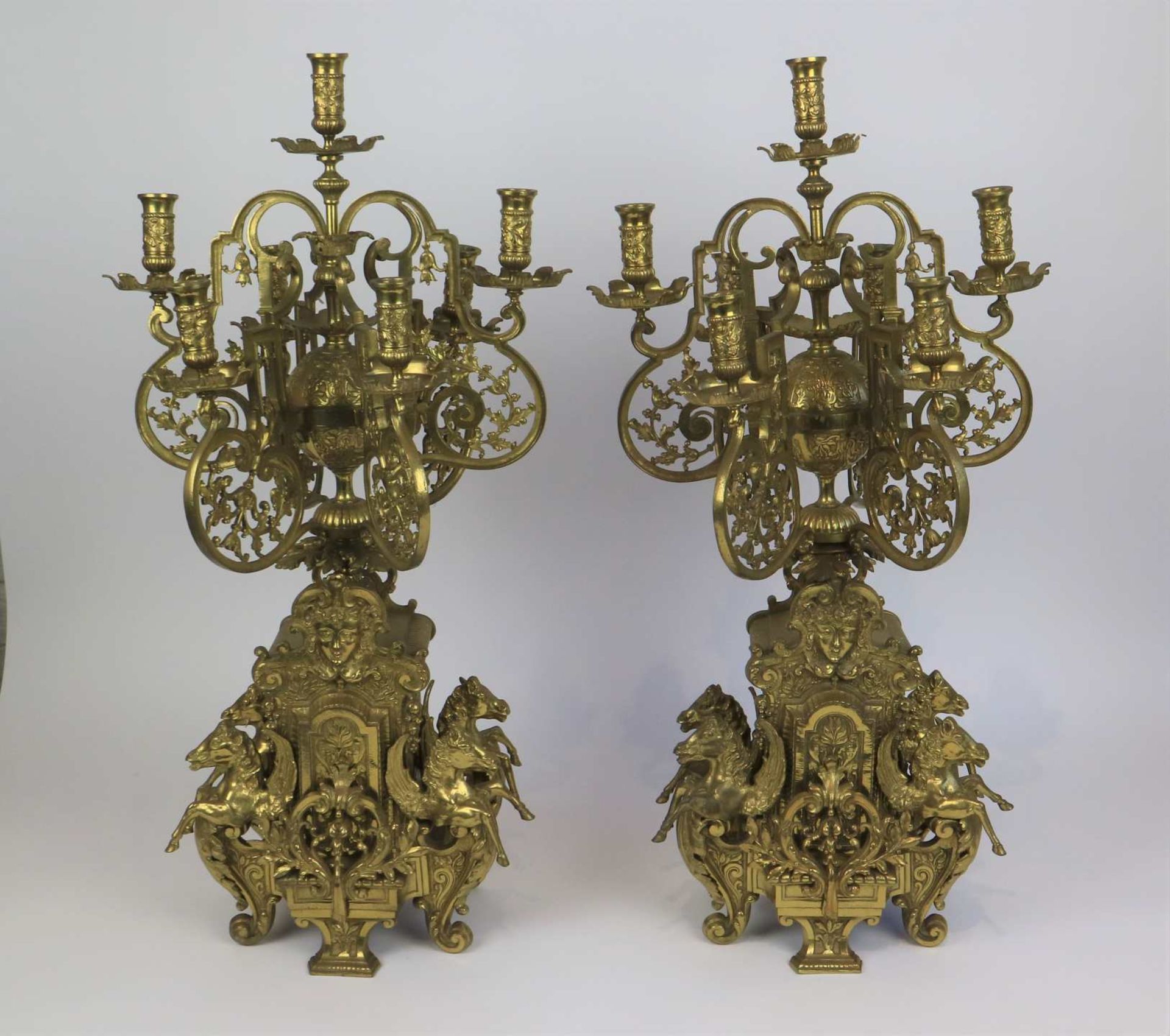 An imposing ormolu mantelpiece with candlesticks - Bild 5 aus 6