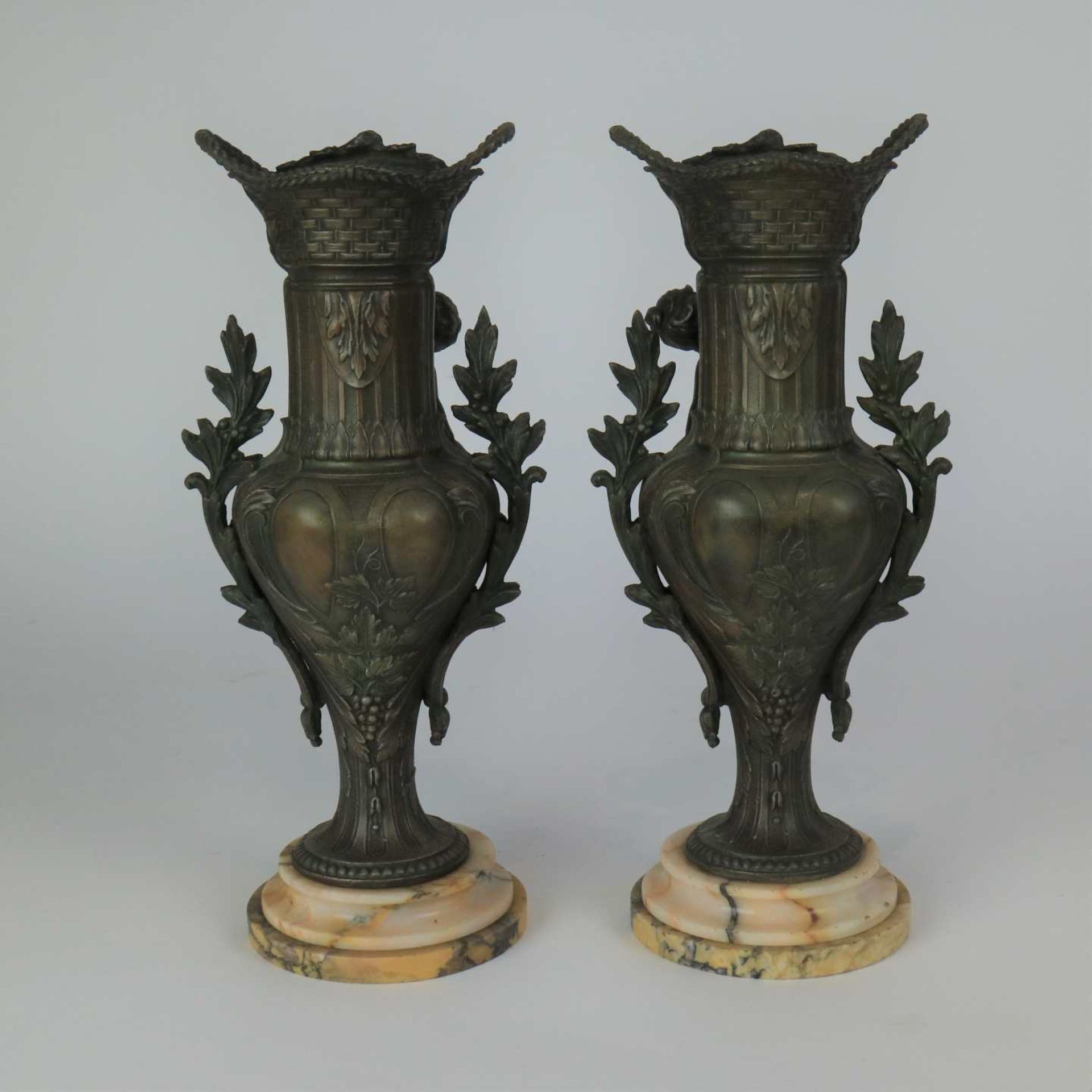 Mantelpiece set with 2 vases - Bild 5 aus 6