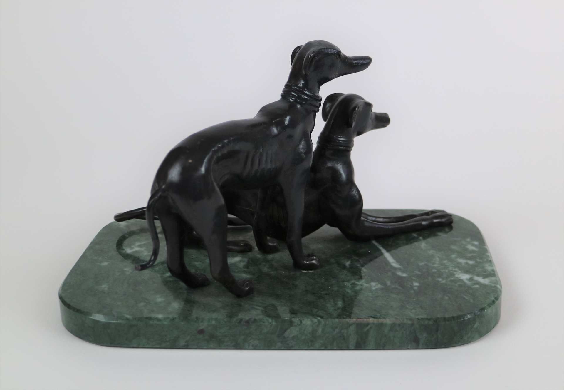 Bronze greyhounds on marble base - Bild 3 aus 4