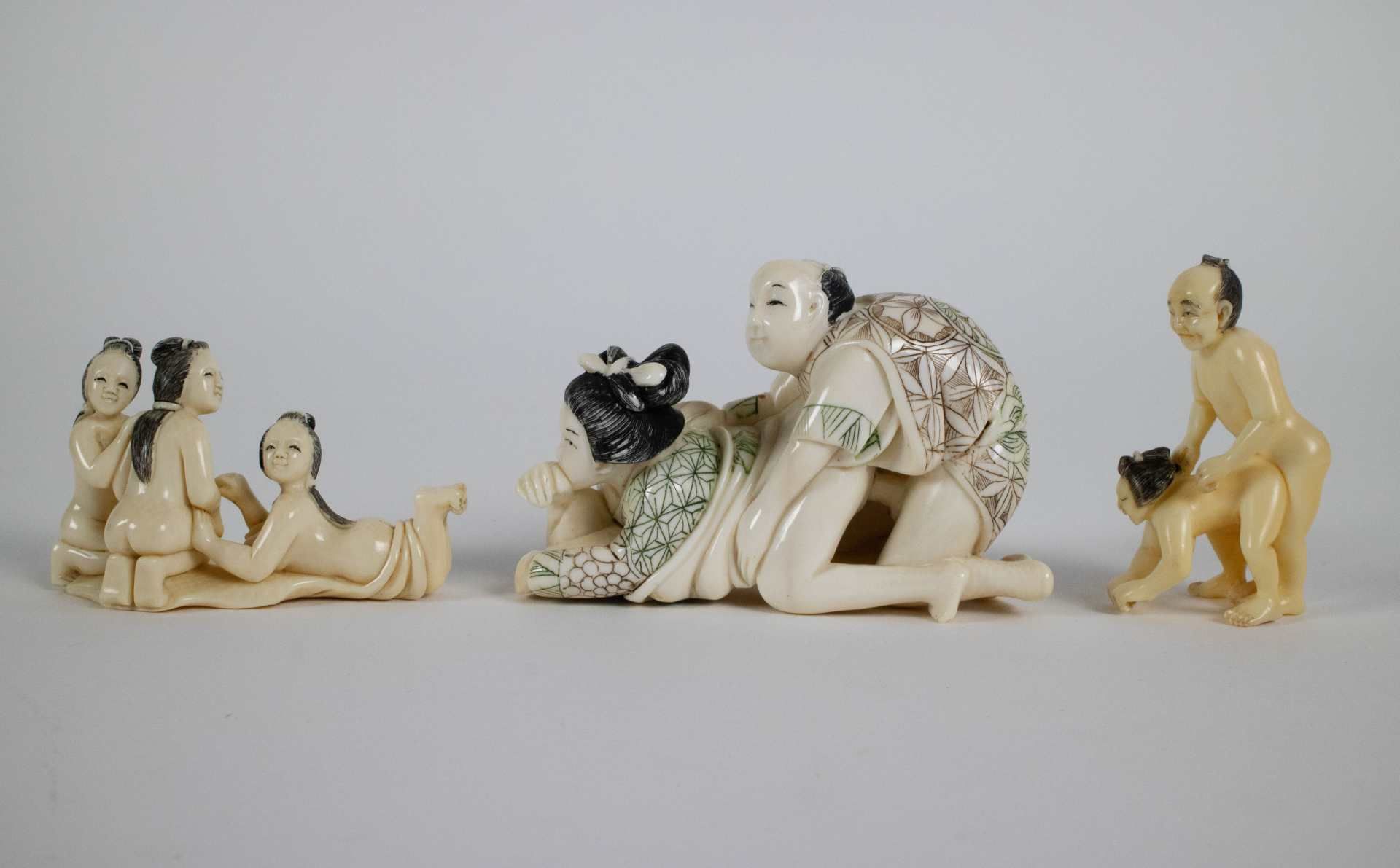 Lot with 3 erotic ivory netsukes