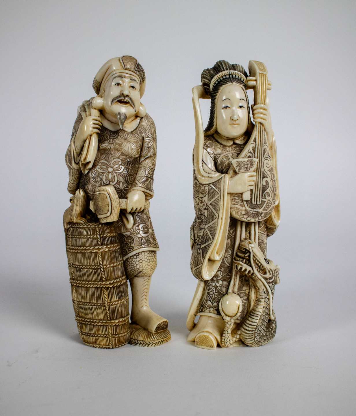 Lot with 2 Japanese figures