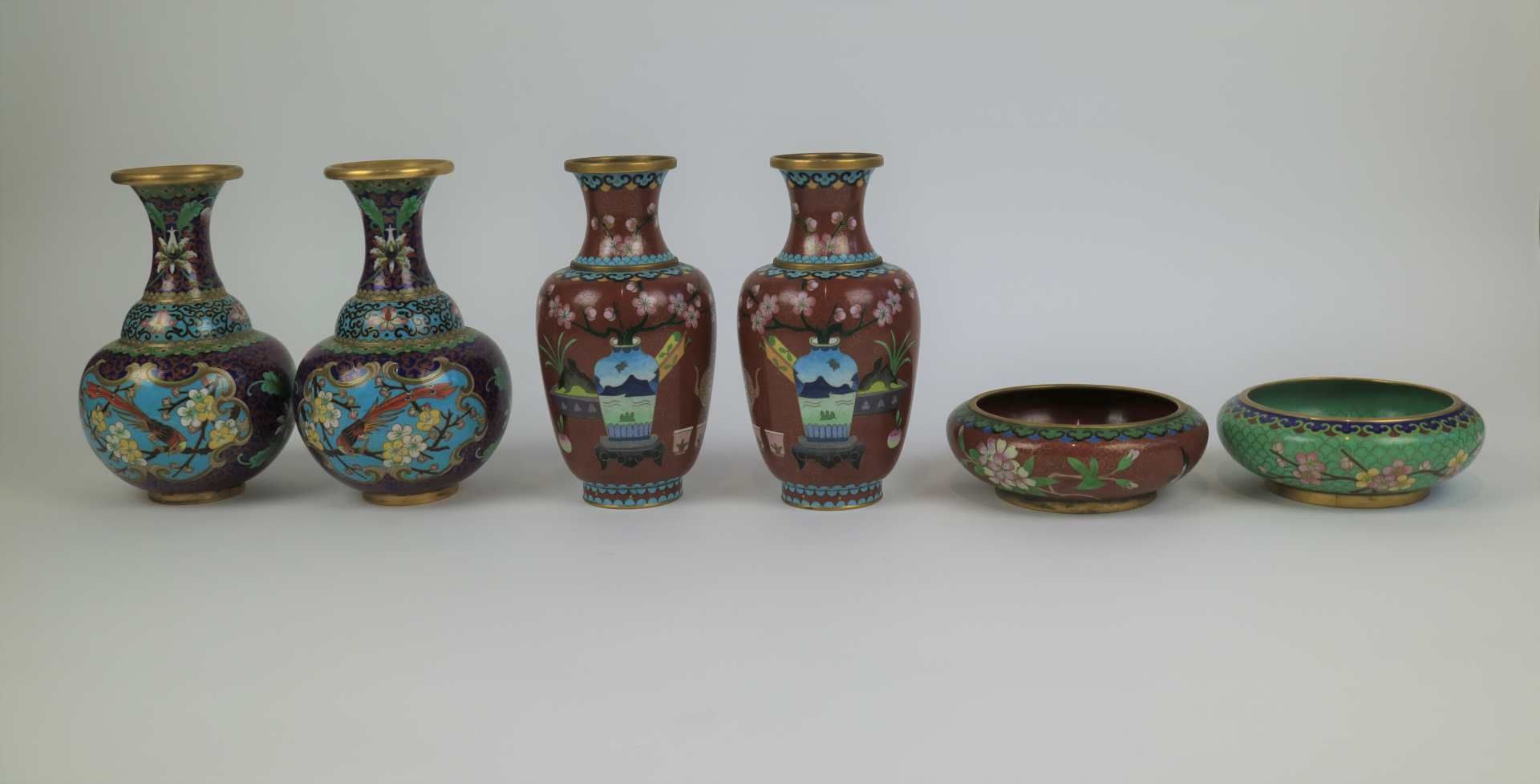 Lot of 4 Chinese cloisonné vases and 2 bowls