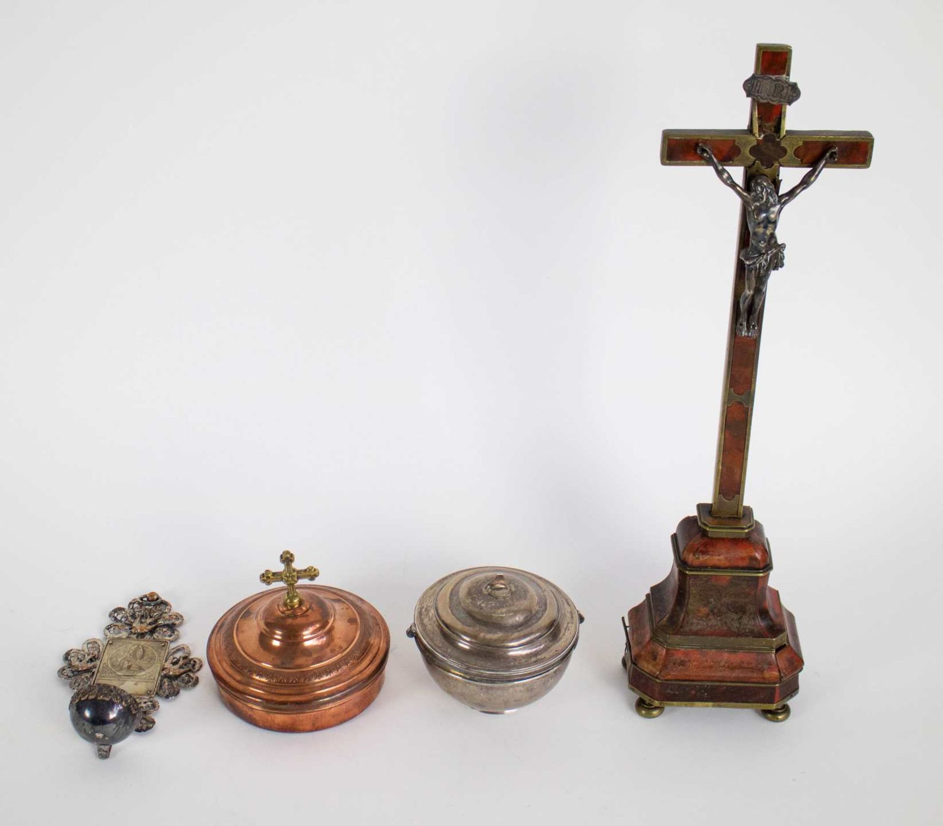 Lot with various religious items