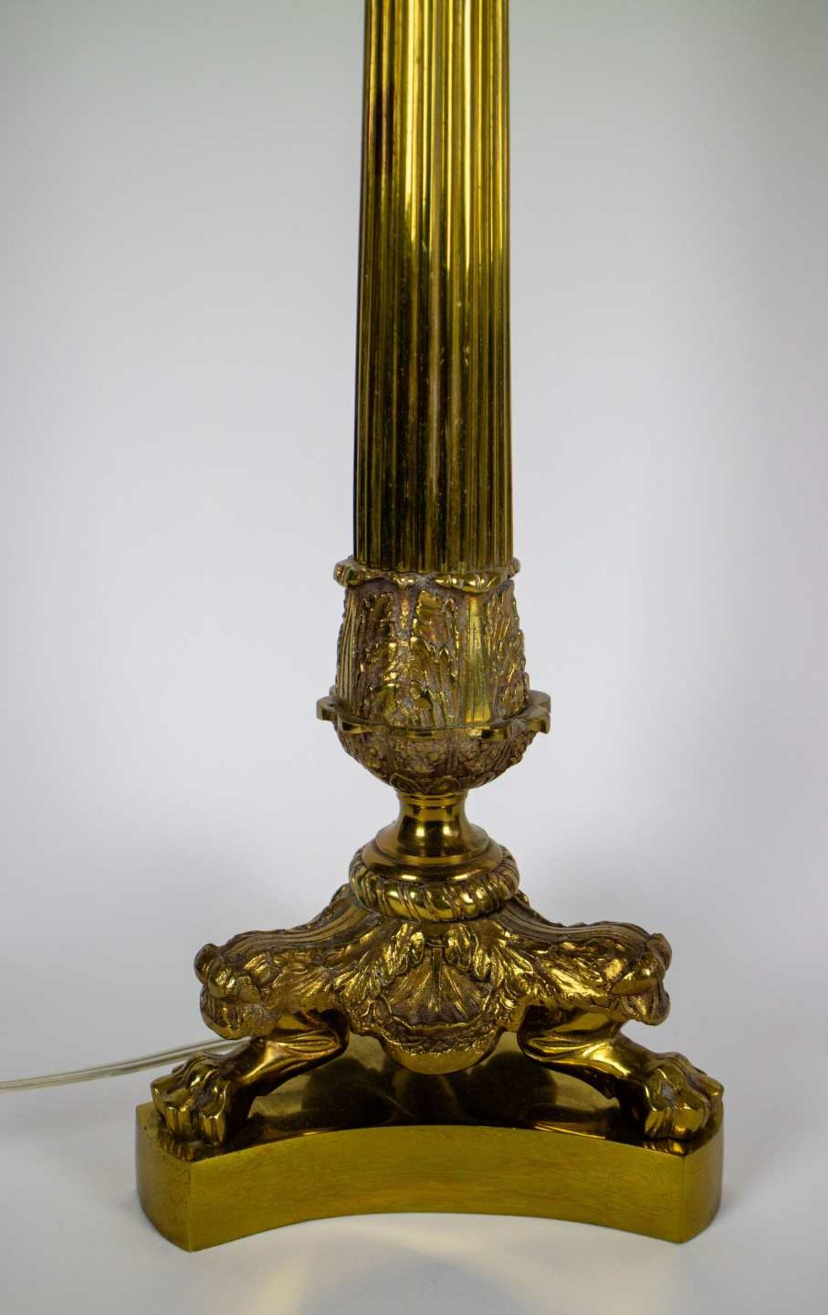 A pair of lamps with bronze feet - Image 2 of 2