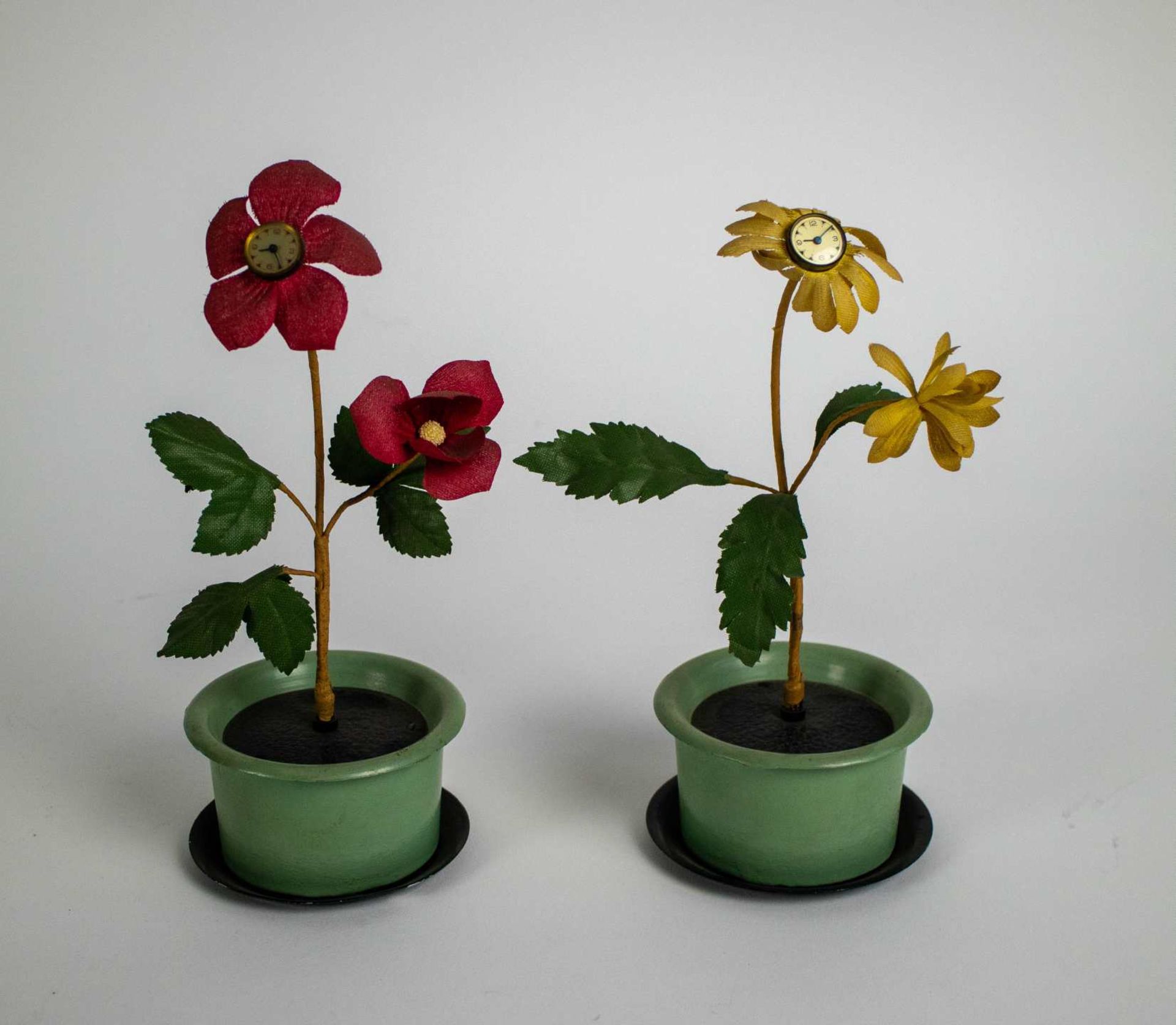 Flower pots with clockwork in the calyx ca 1900