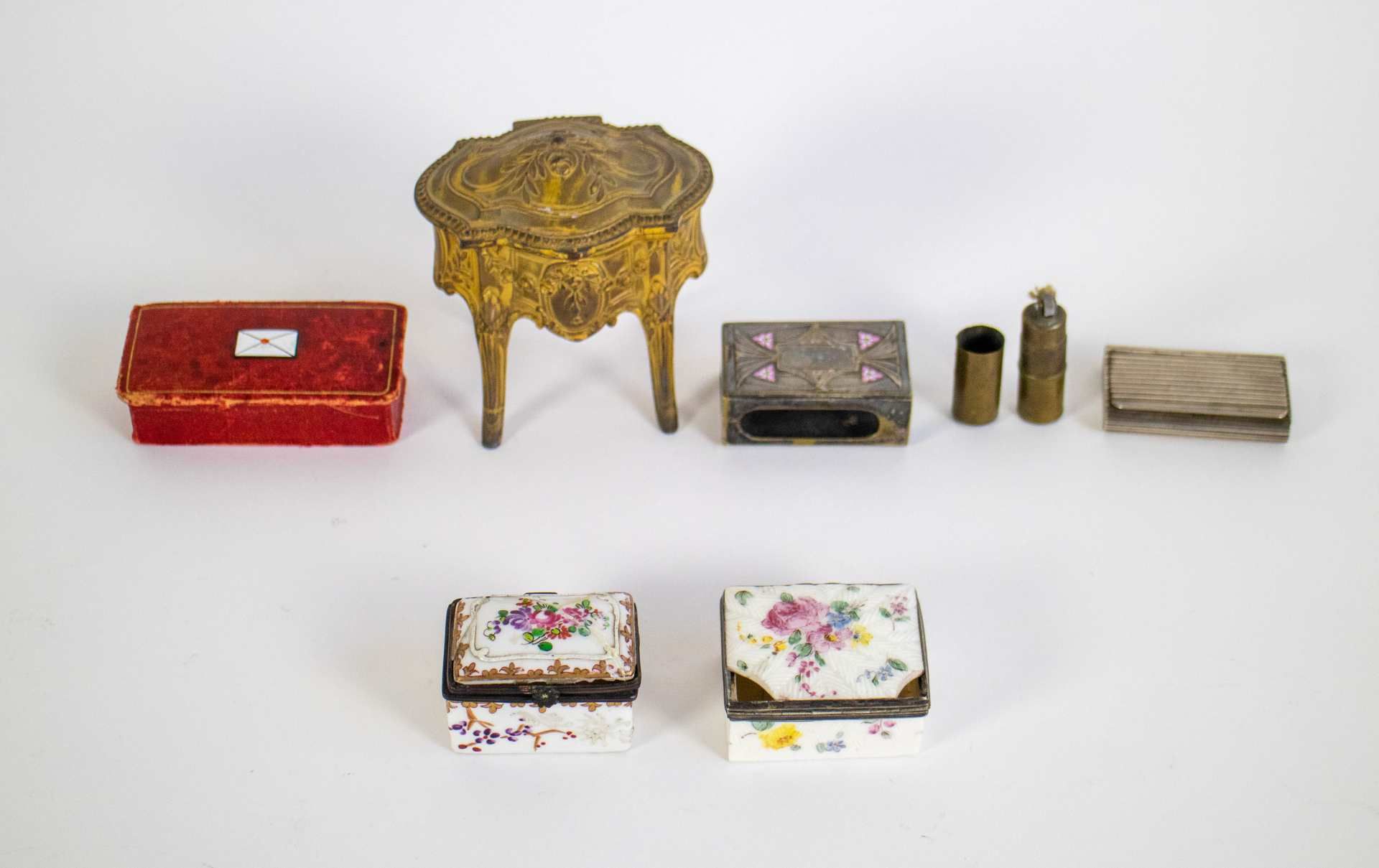 Lot with various snuff & seal boxes