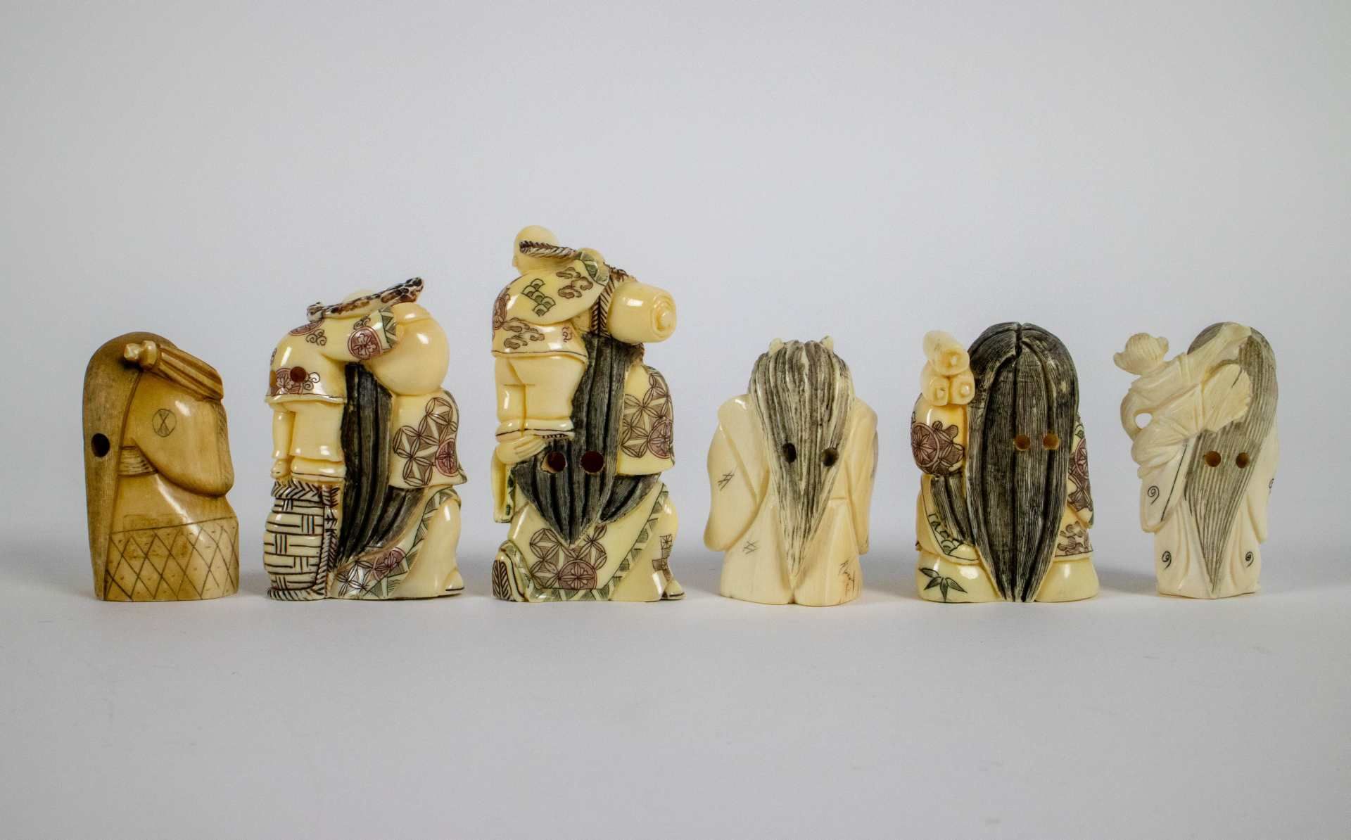 Lot with 6 Japanese carved ivory netsukes - Bild 2 aus 3