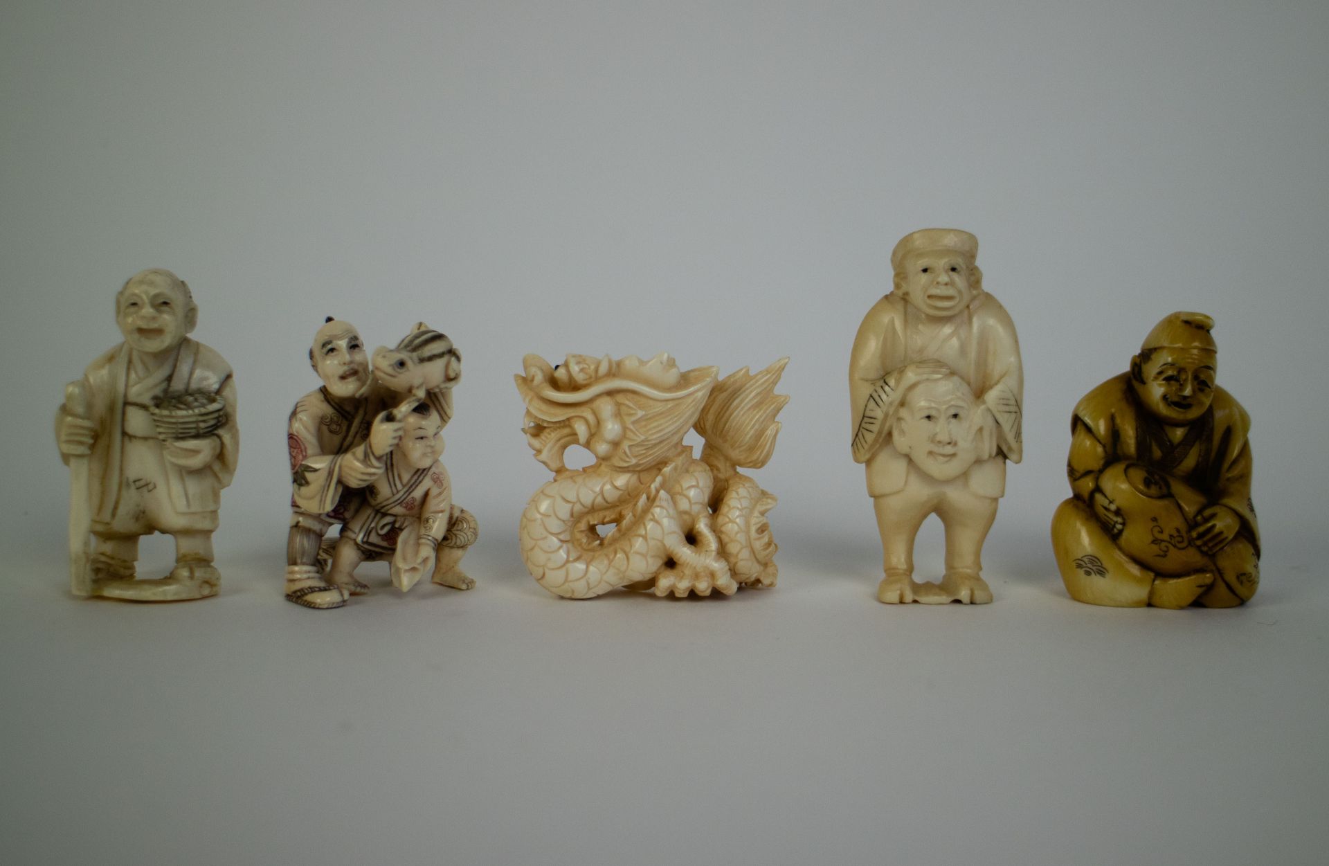 5 Japanese ivory figures/netsukes