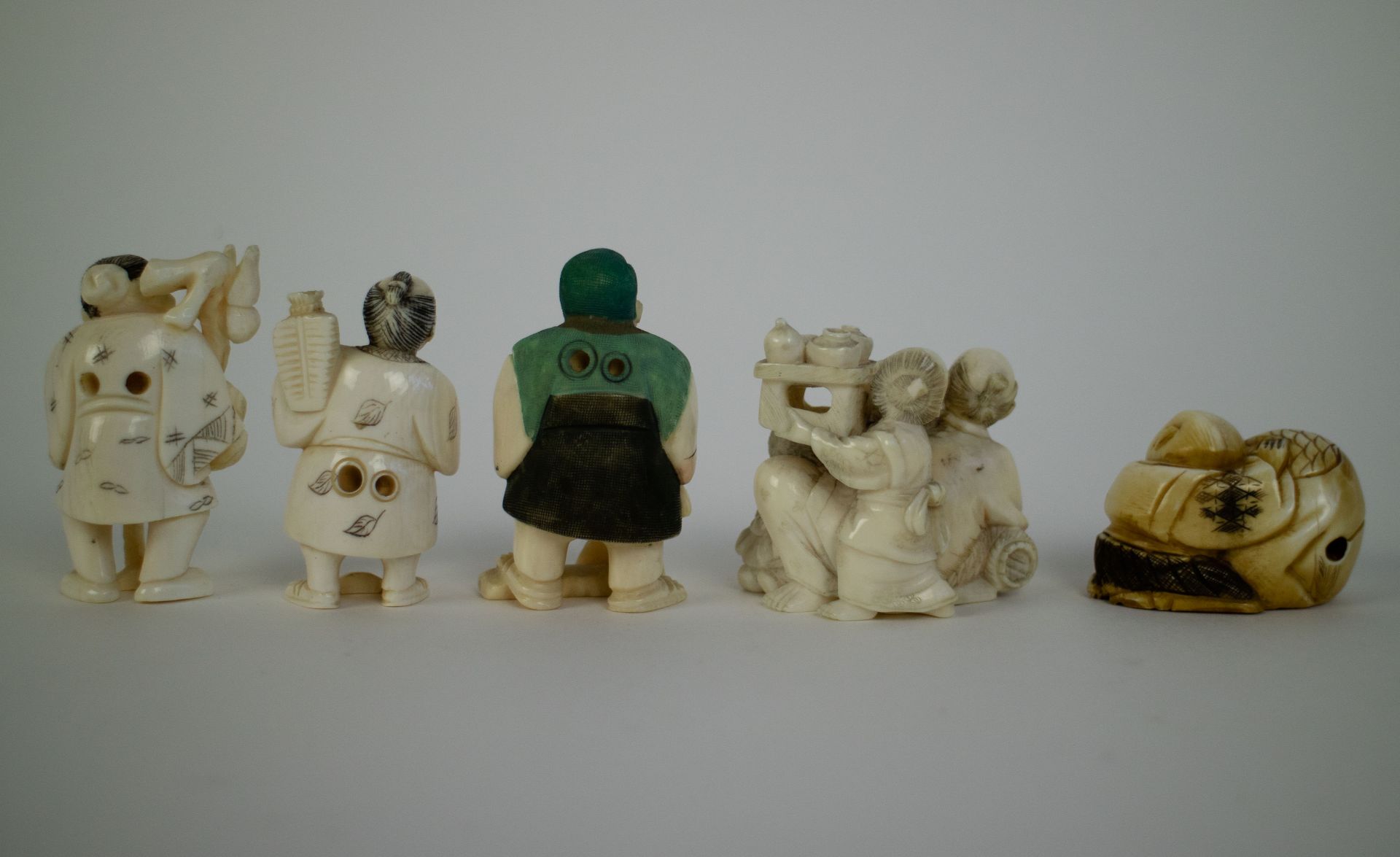 5 Japanese ivory figures/netsukes - Bild 2 aus 3