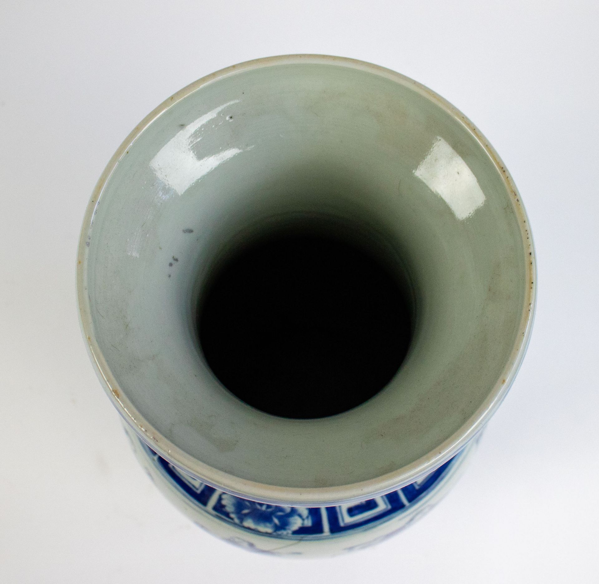 A Chinese blue/white vase - Bild 6 aus 7
