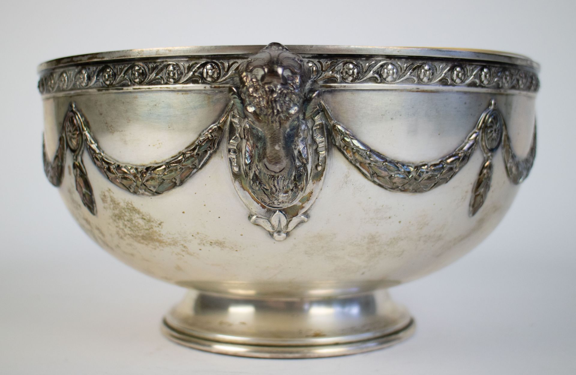 Silver bowl decorated with ram heads - Image 6 of 7