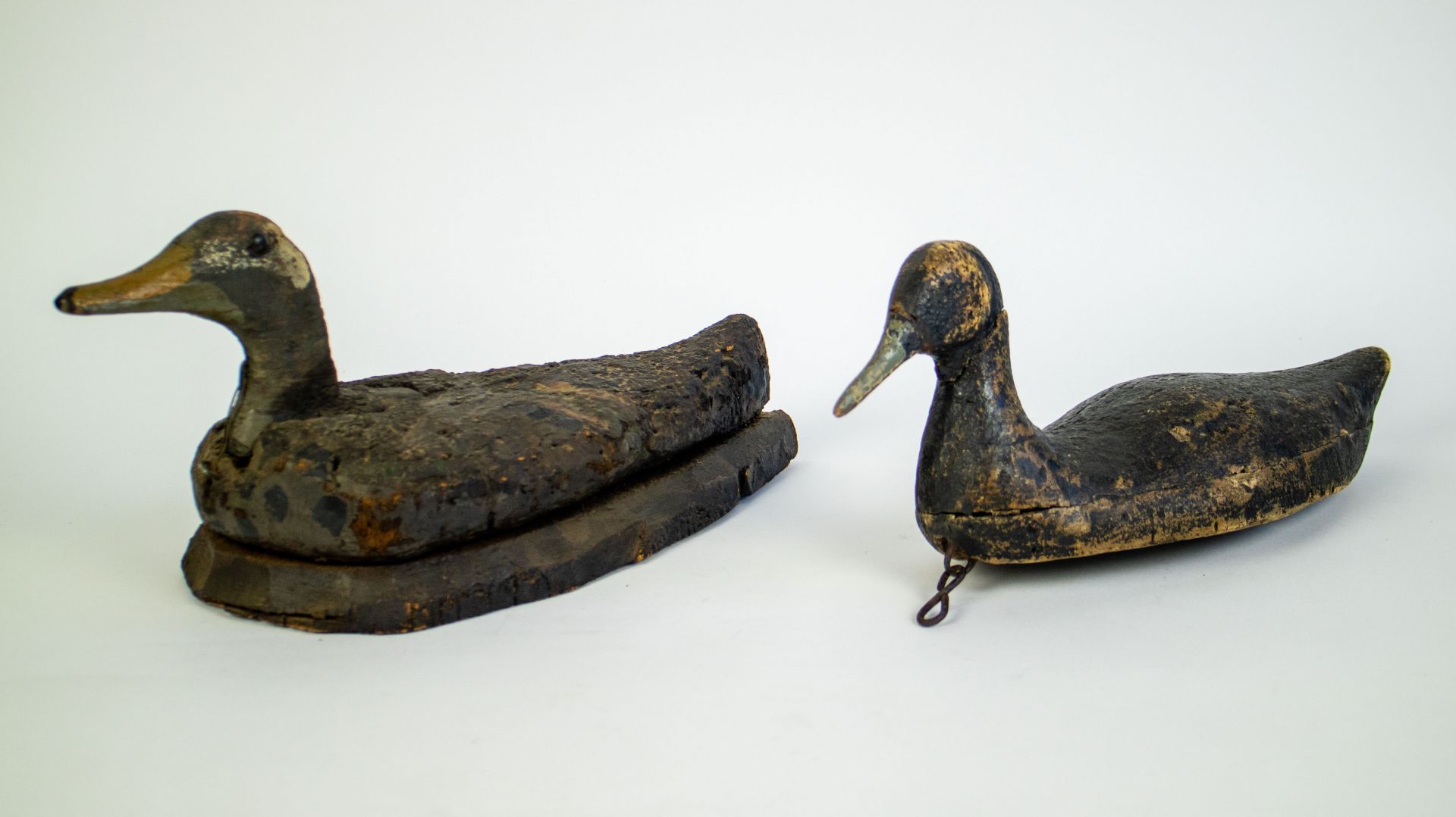 Lot with 2 wooden decoy ducks