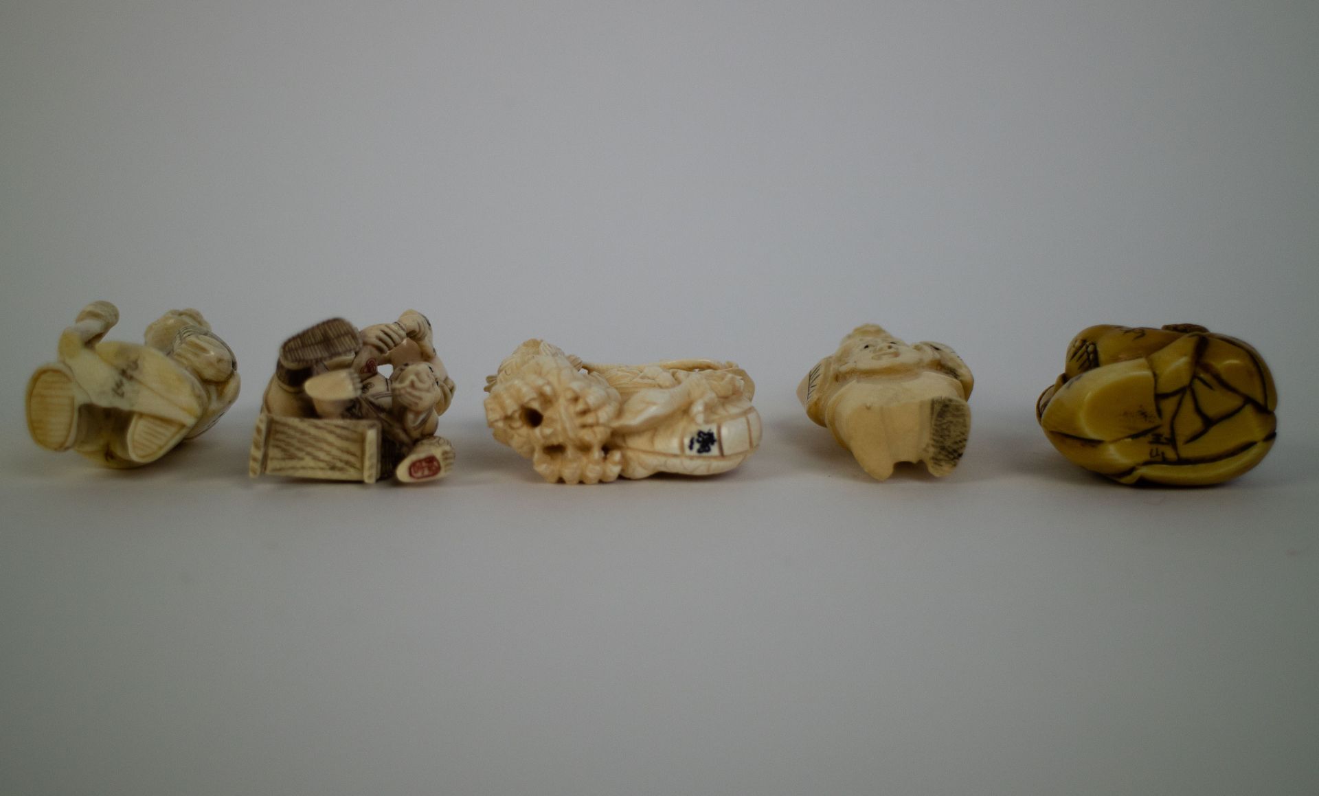 5 Japanese ivory figures/netsukes - Bild 3 aus 3