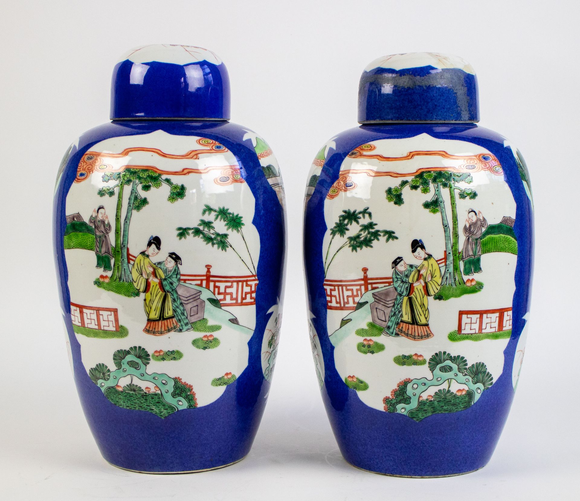 A pair of Kangxi lidded vases - Image 3 of 13