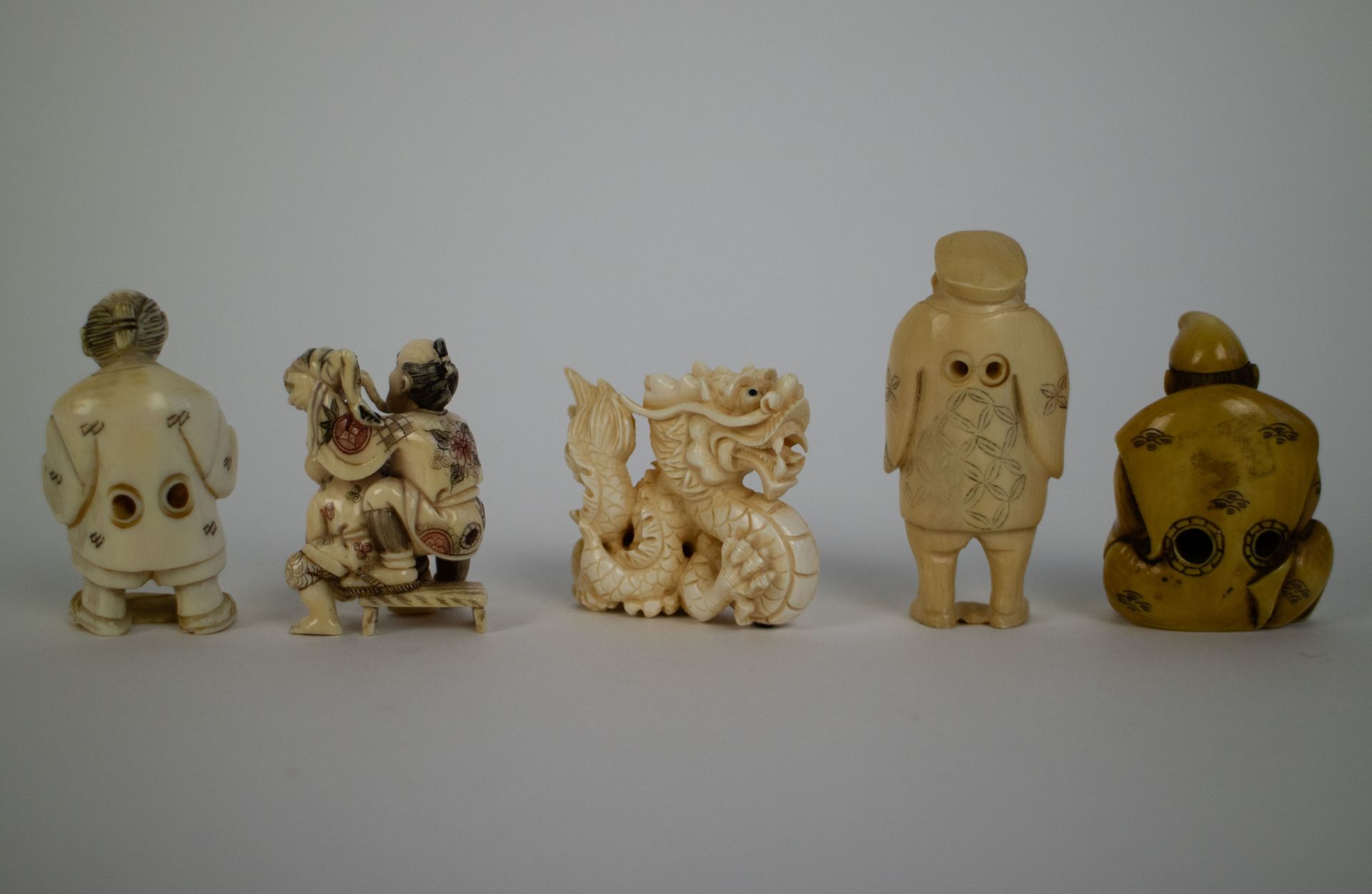 5 Japanese ivory figures/netsukes - Bild 2 aus 3