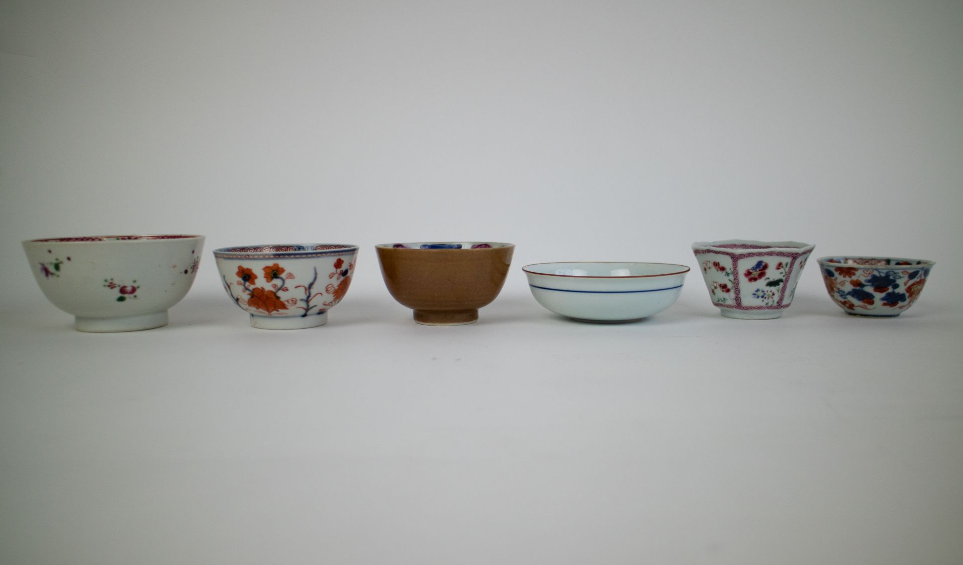 Lot with Chinese saké bowls and saucers - Image 4 of 6