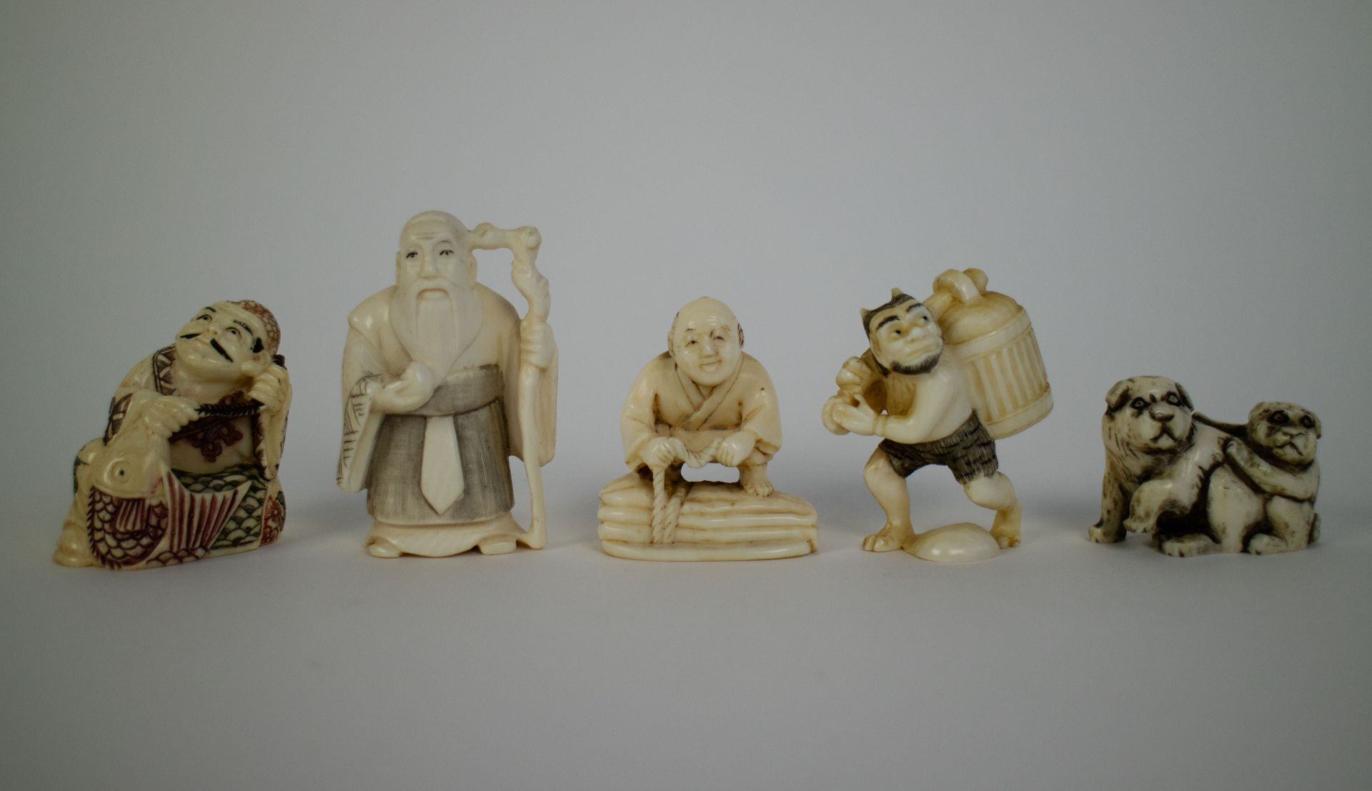 5 Japanese ivory figures/netsukes