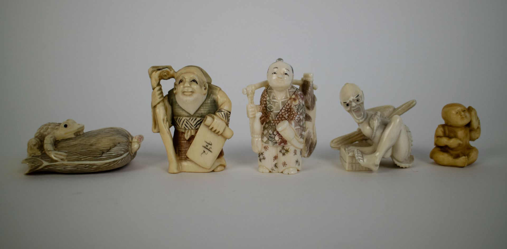 5 Japanese ivory figures/netsukes