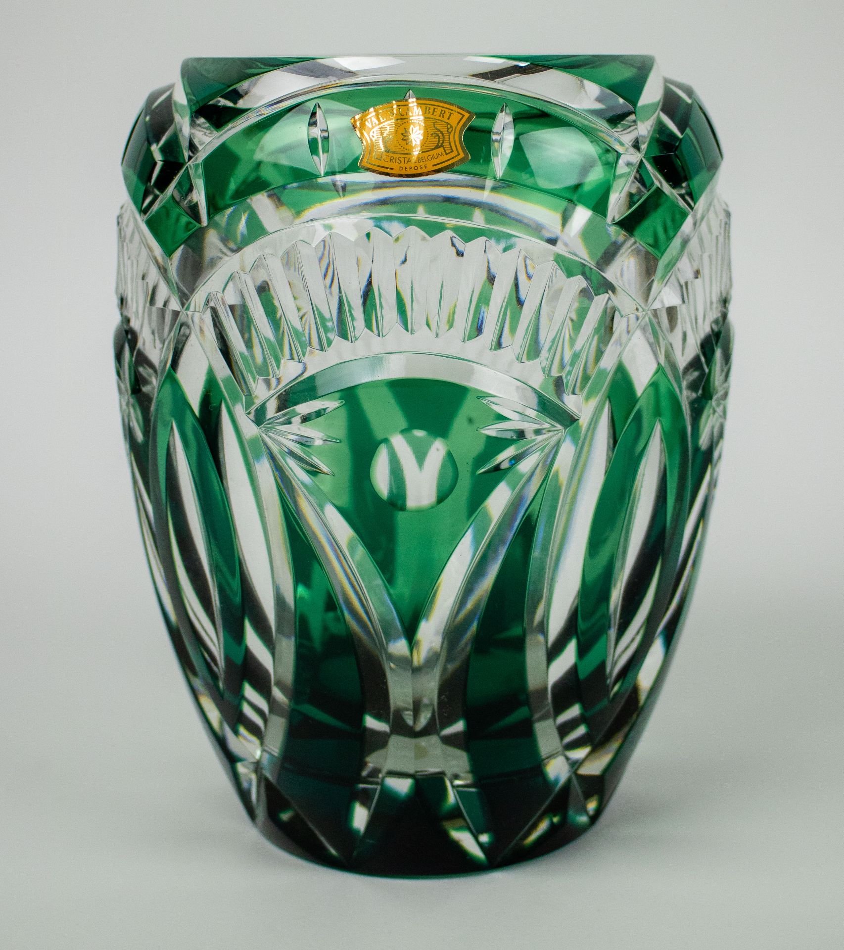 A green Val Saint Lambert crystal vase and bonboniere - Image 2 of 5