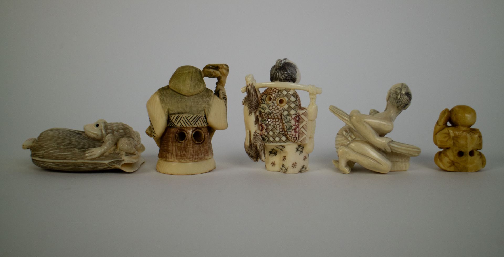 5 Japanese ivory figures/netsukes - Bild 2 aus 3