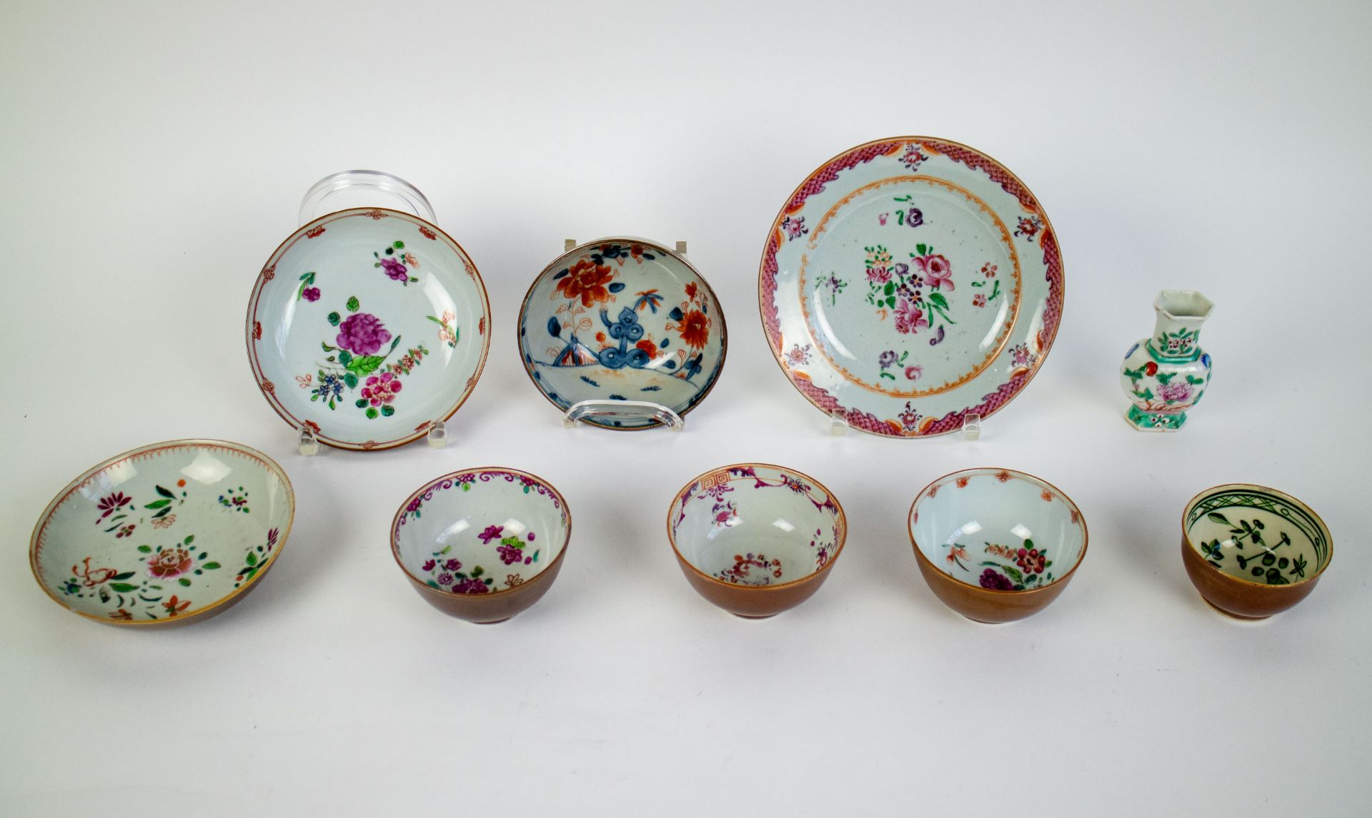 A lot with various 18thC Chinese porcelain