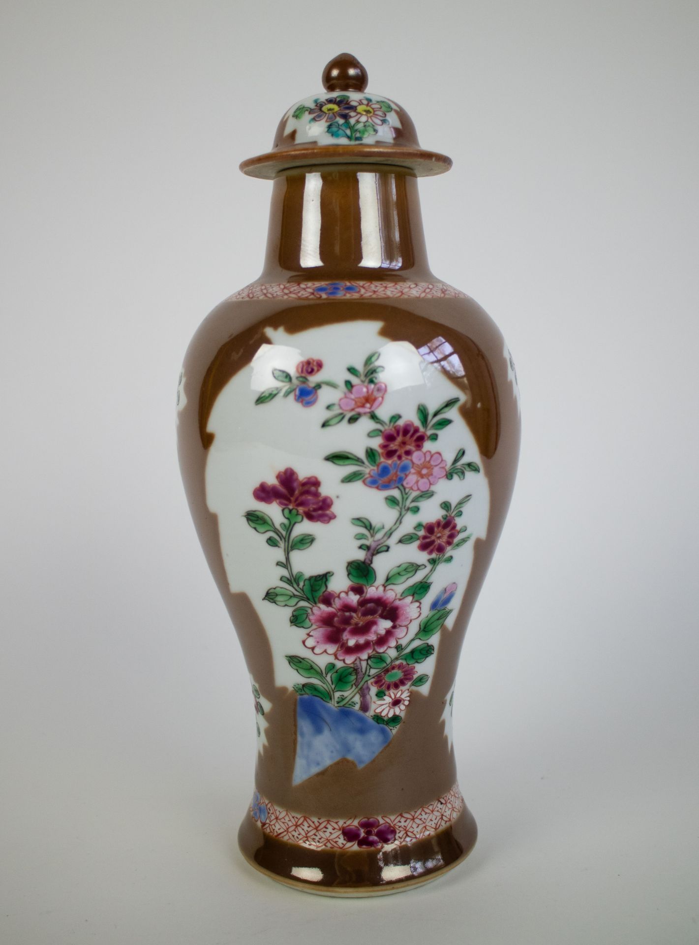 A Qianlong famille rose vase with cover